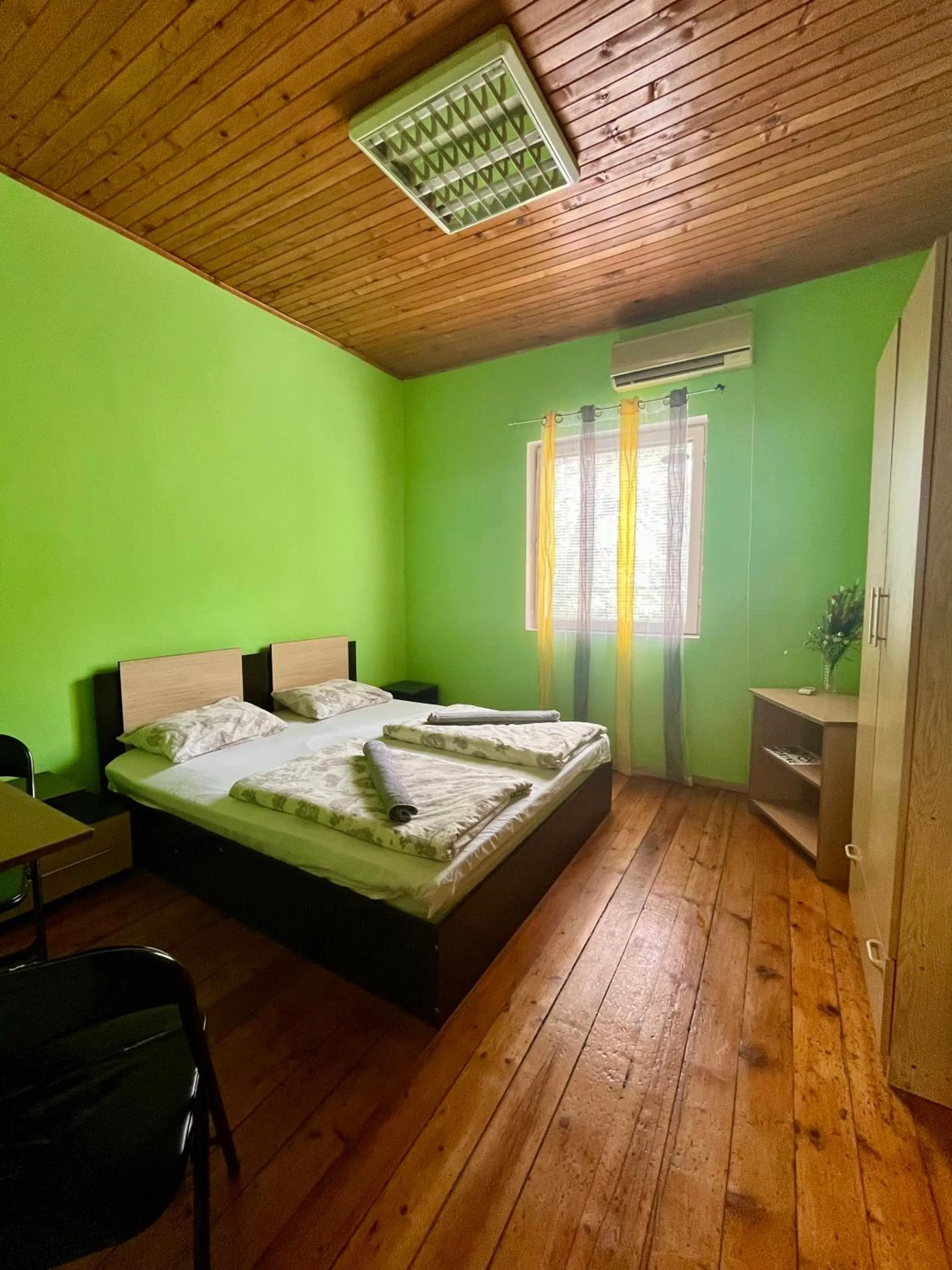 Bed in Elegance on a Budget - Rooms for Rent in Sofia Center