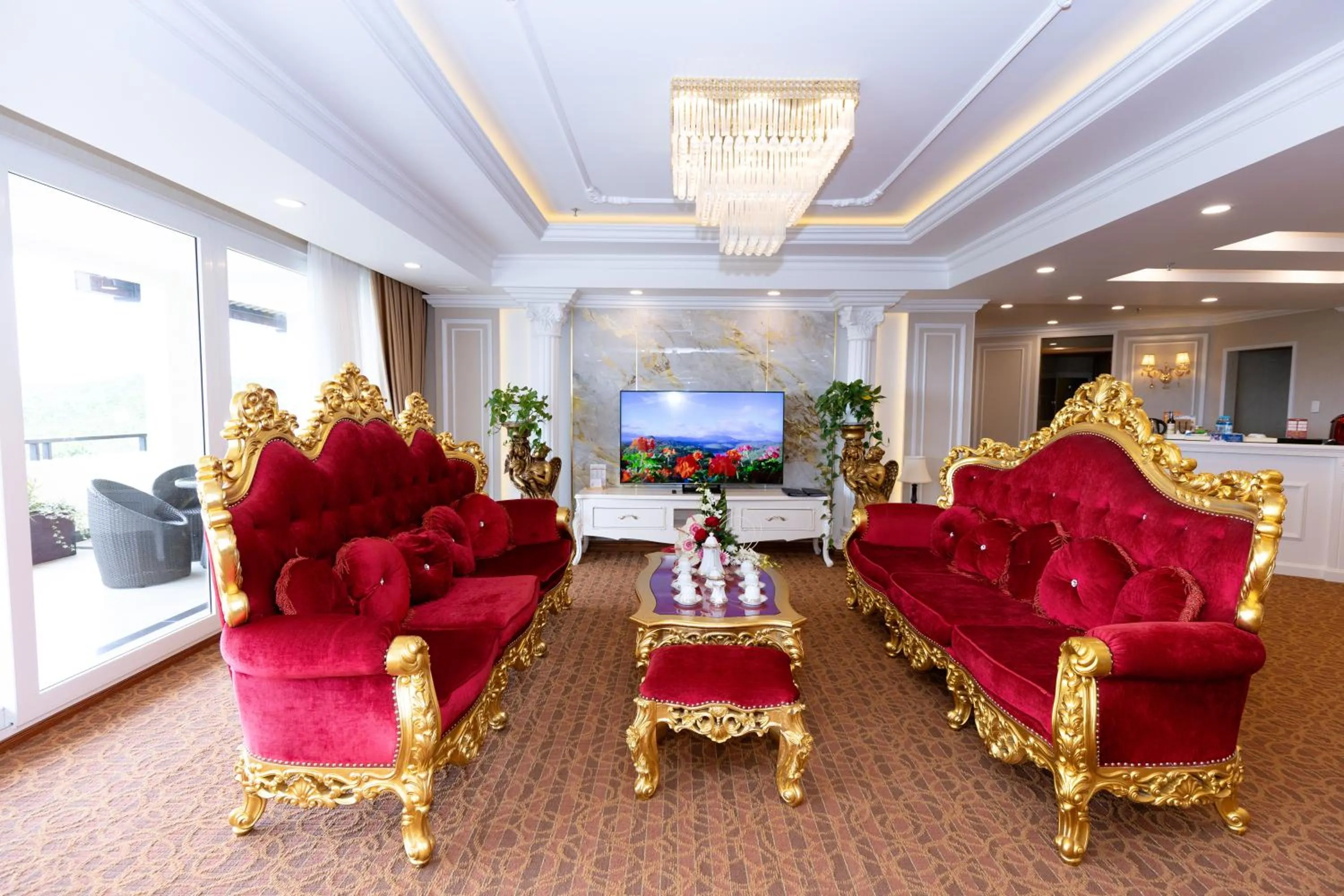 Communal lounge/ TV room in Ladalat Hotel