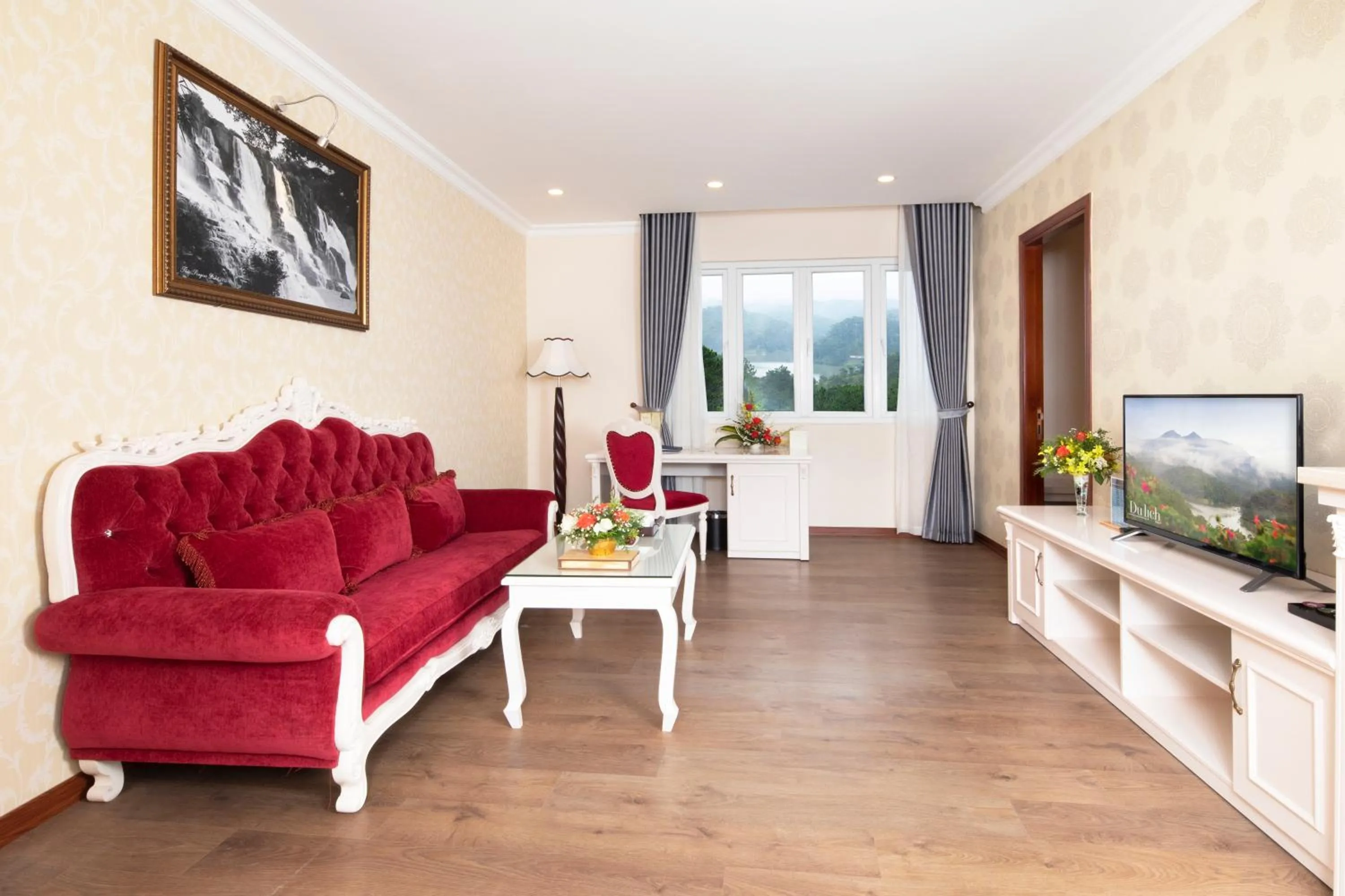 TV and multimedia in Ladalat Hotel