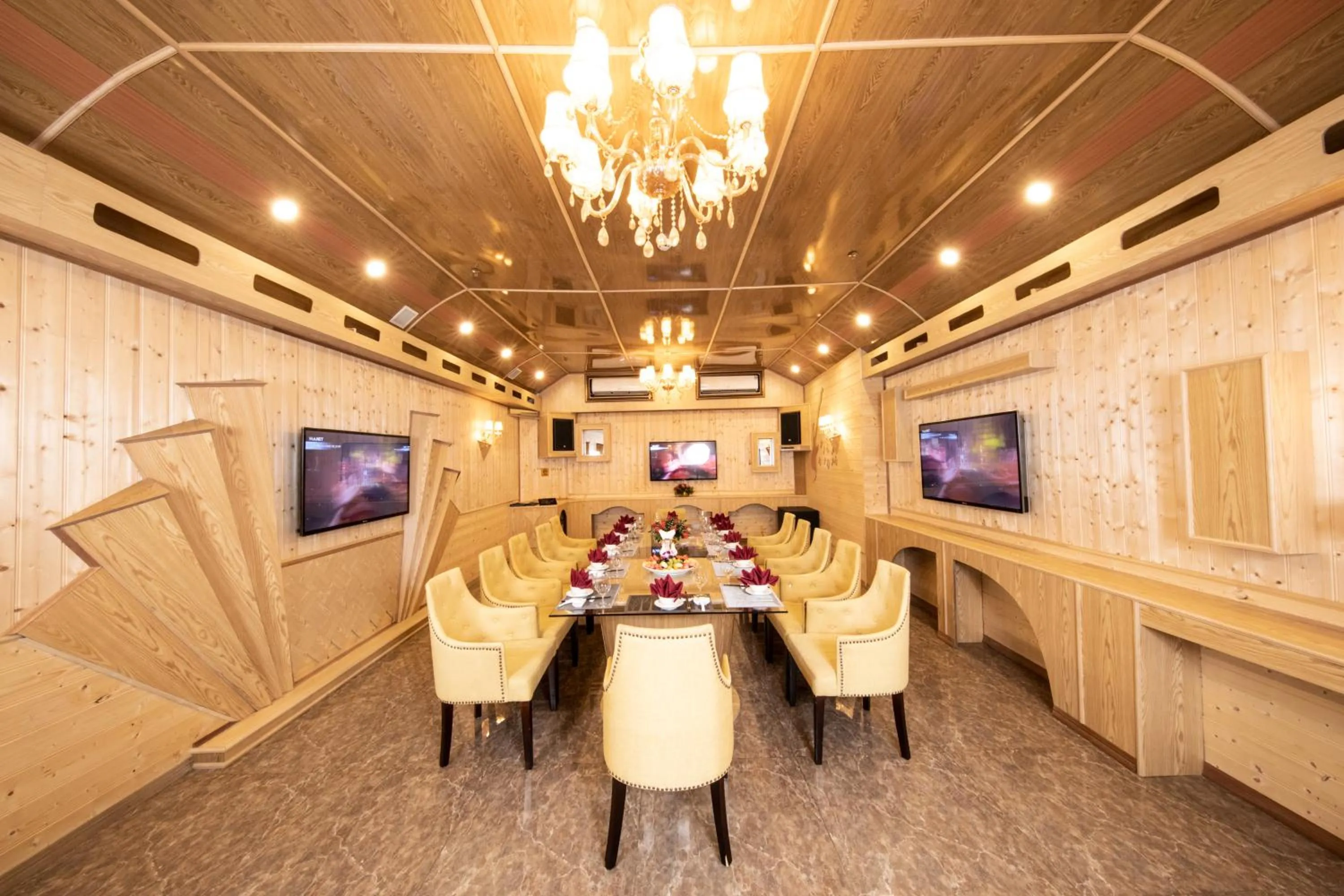 Karaoke in Ladalat Hotel