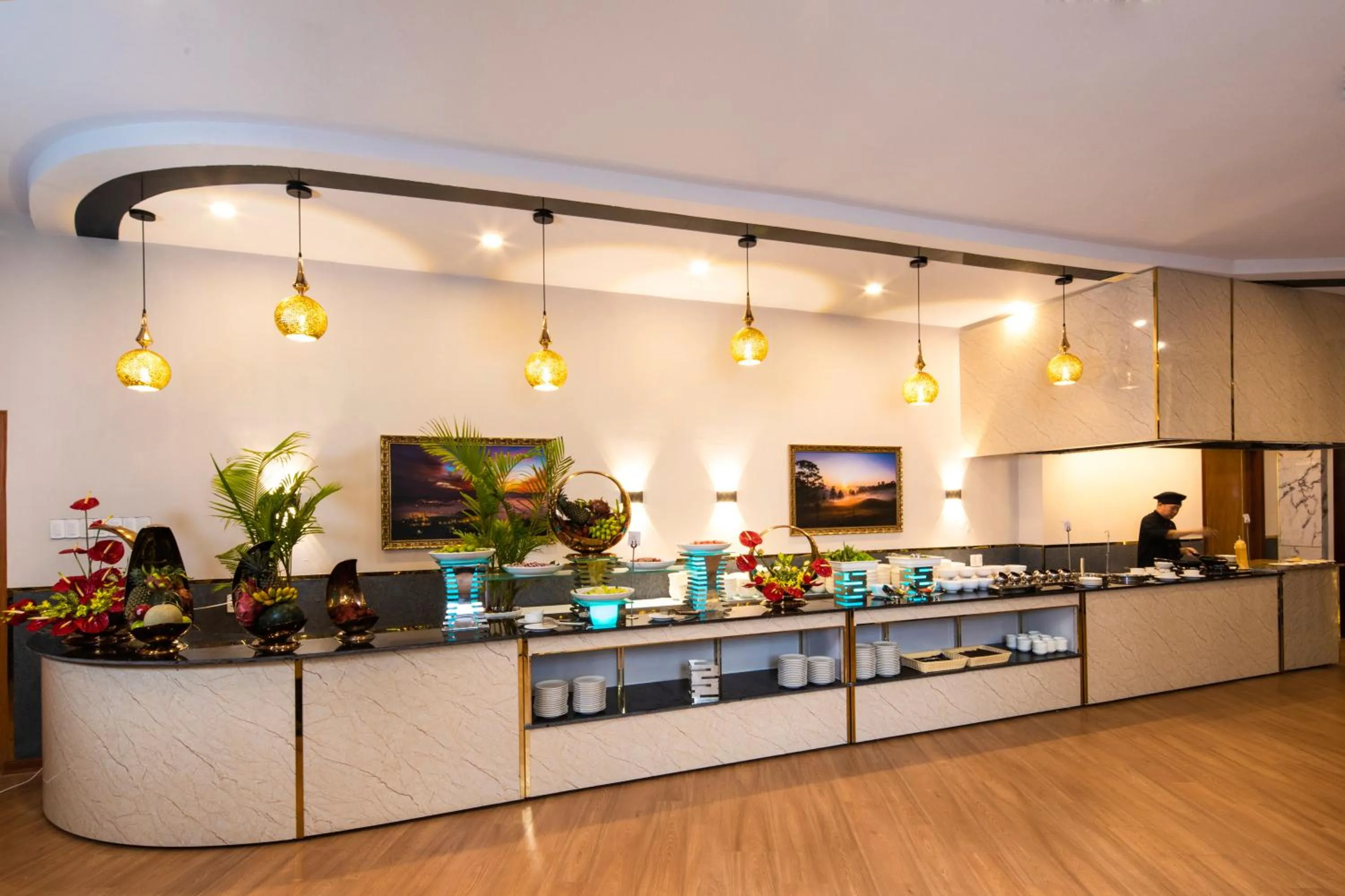 Restaurant/places to eat in Ladalat Hotel