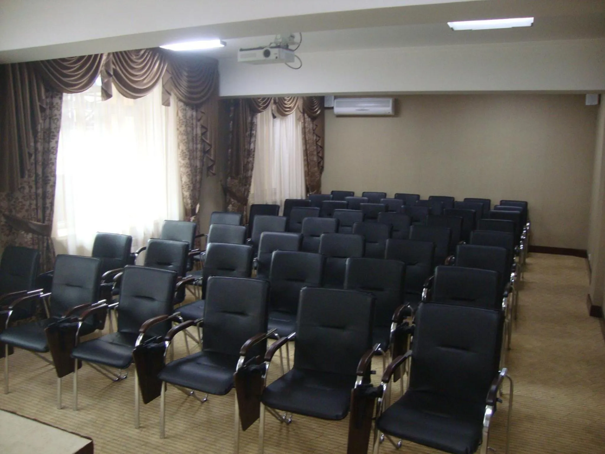 Business facilities in Voyage Hotel