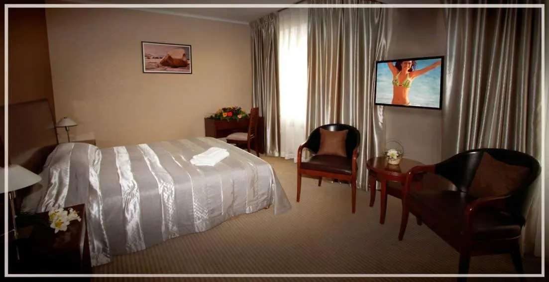 Photo of the whole room, Bed in Voyage Hotel