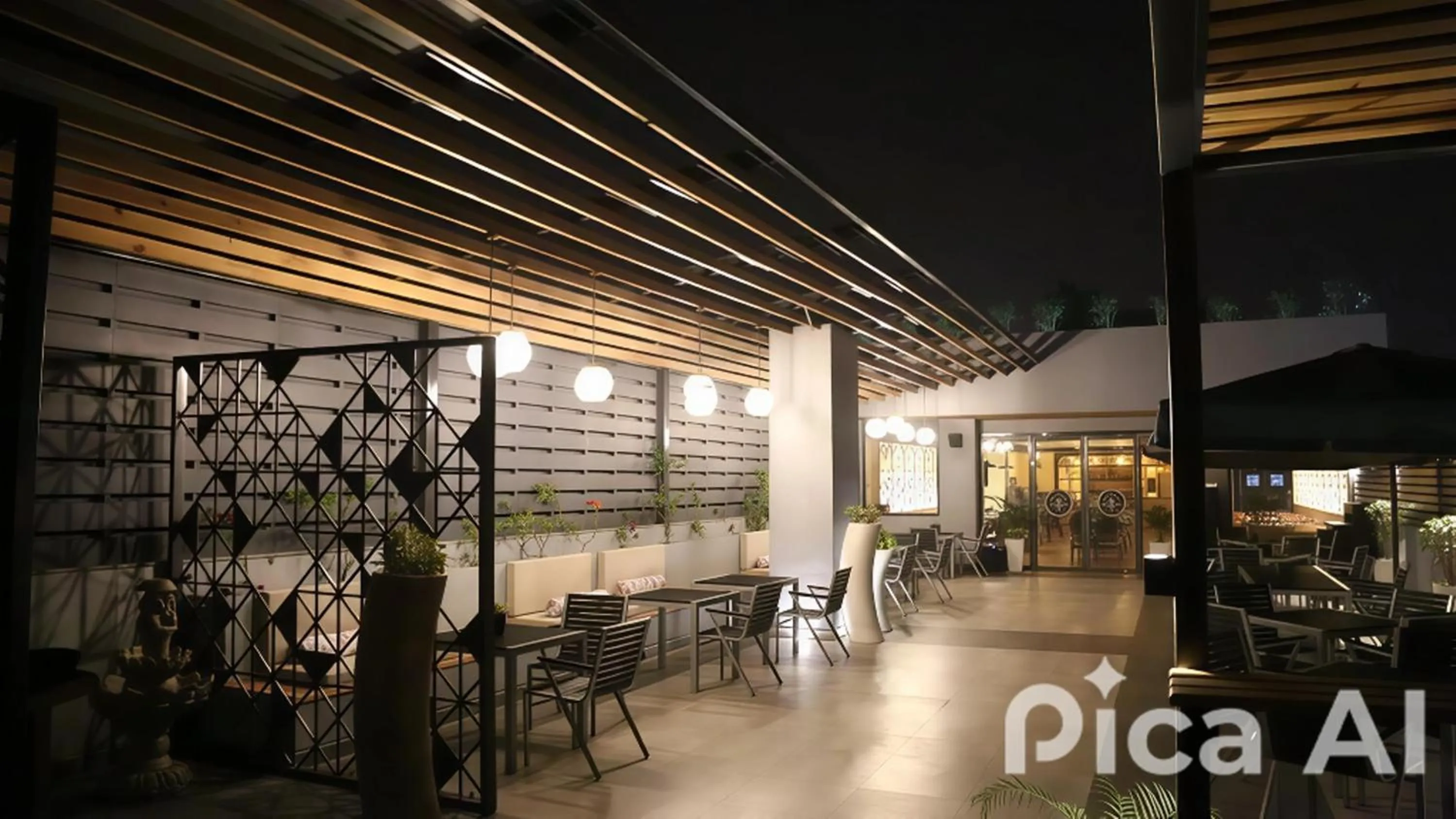 Restaurant/places to eat in Hotel V Hazratganj