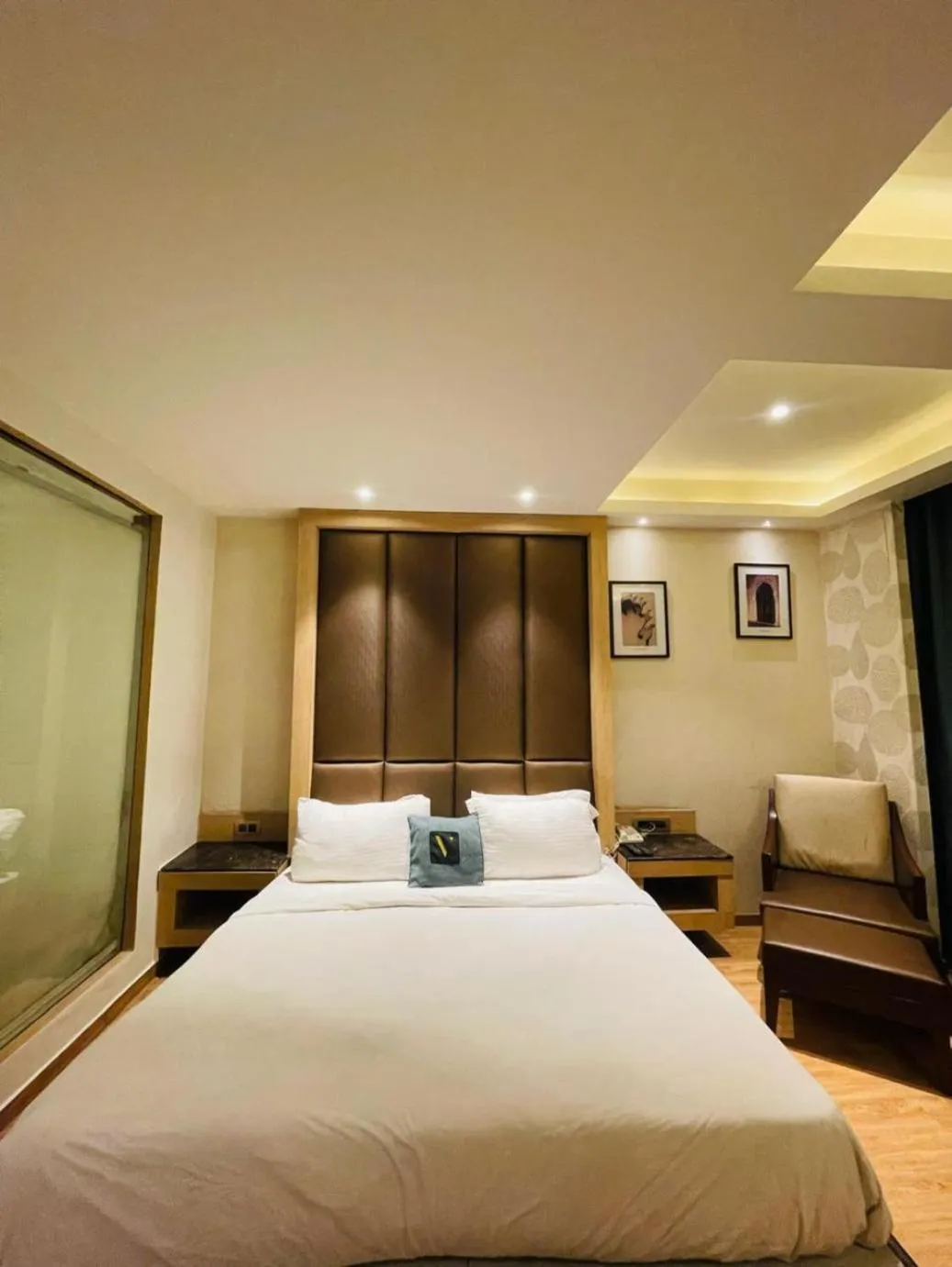 Bed in Hotel V Hazratganj