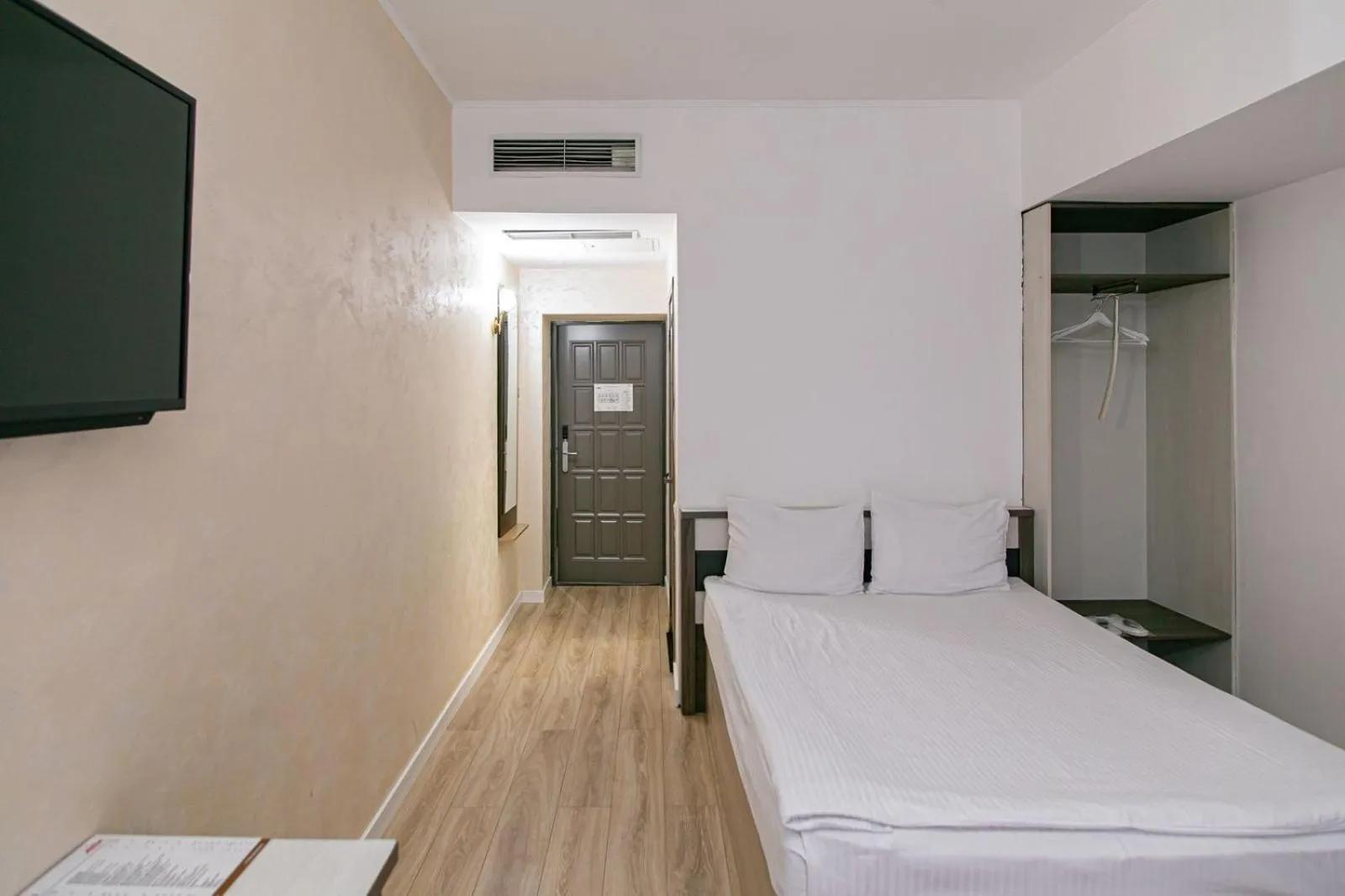 Bedroom, Bed in Astra Hotel