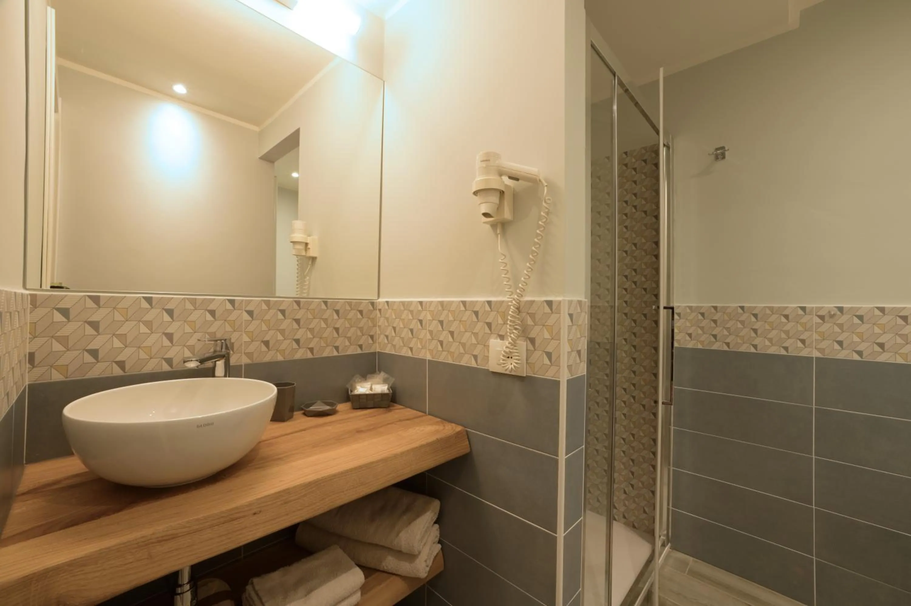 Shower in Hotel Bristol