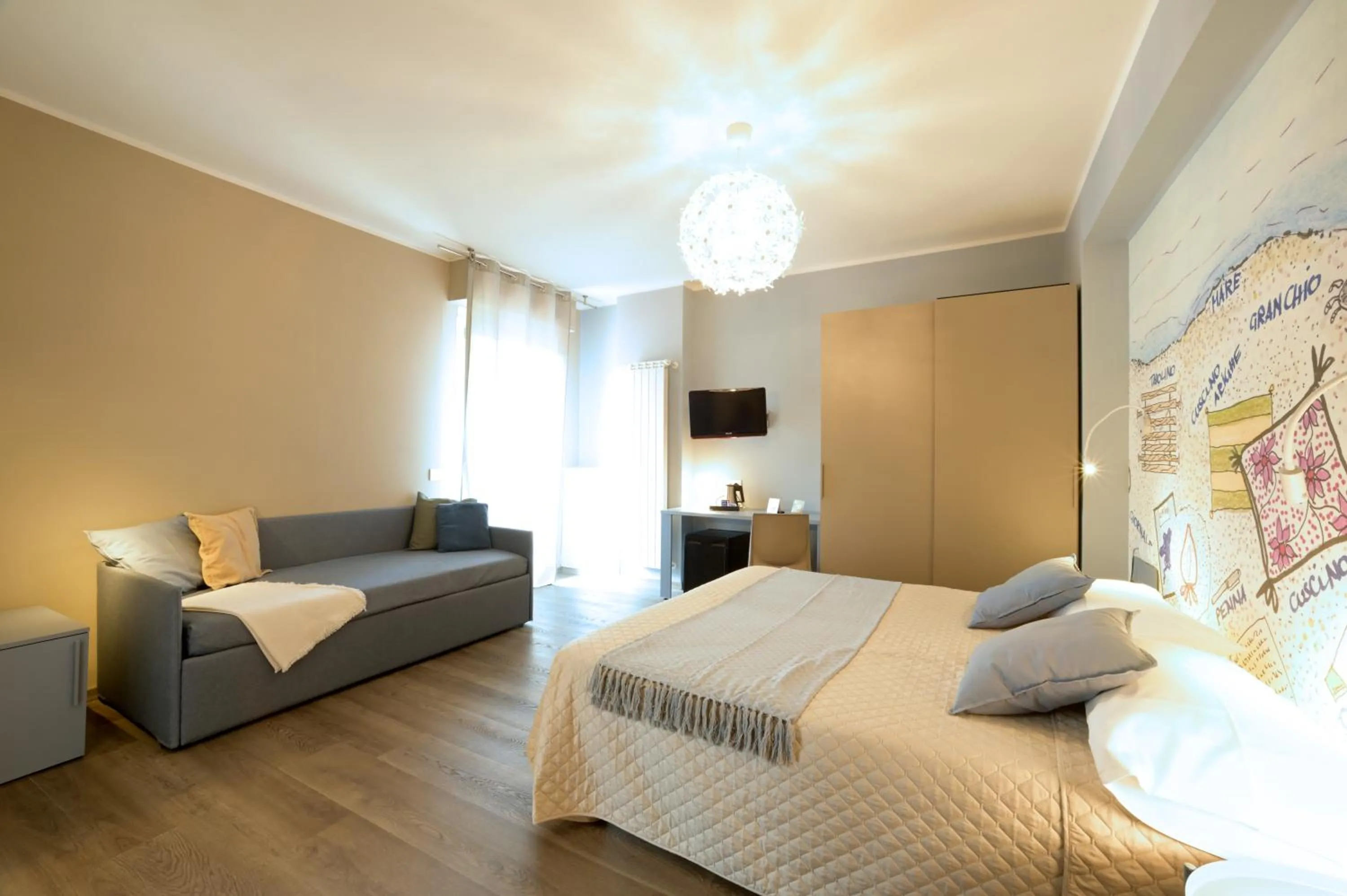 Photo of the whole room, Bed in Hotel Bristol