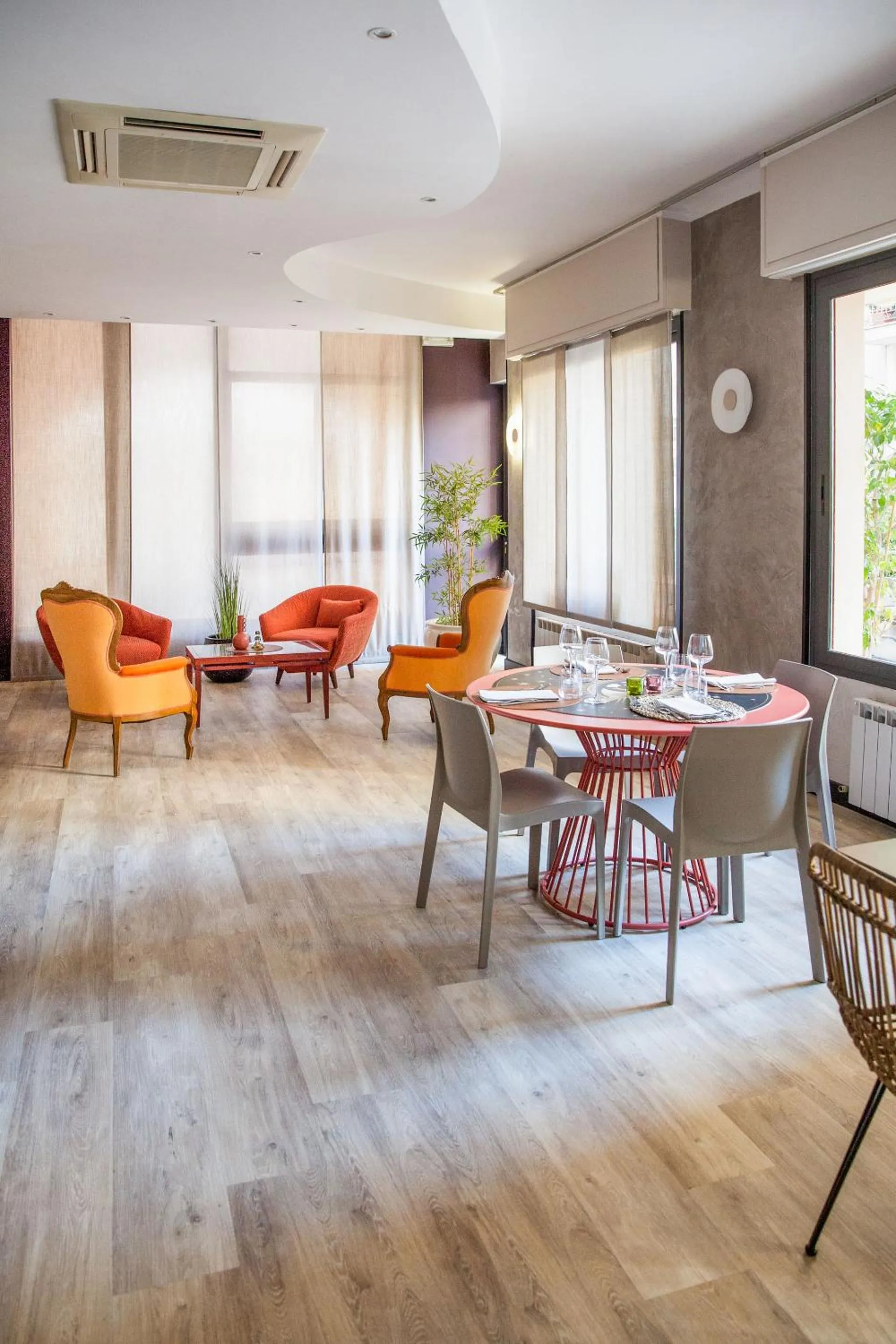 Restaurant/places to eat in Hotel Bristol