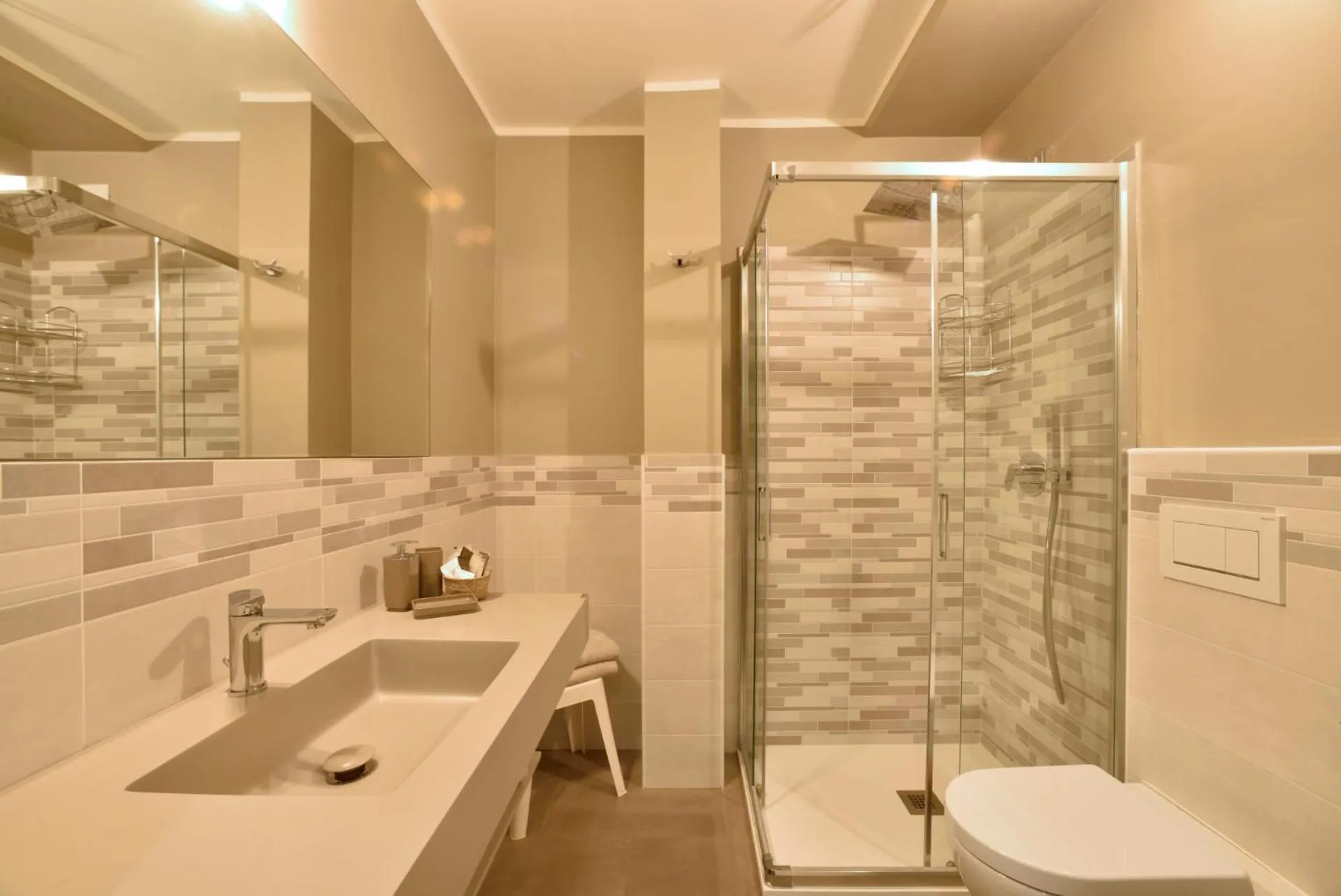 Shower in Hotel Bristol