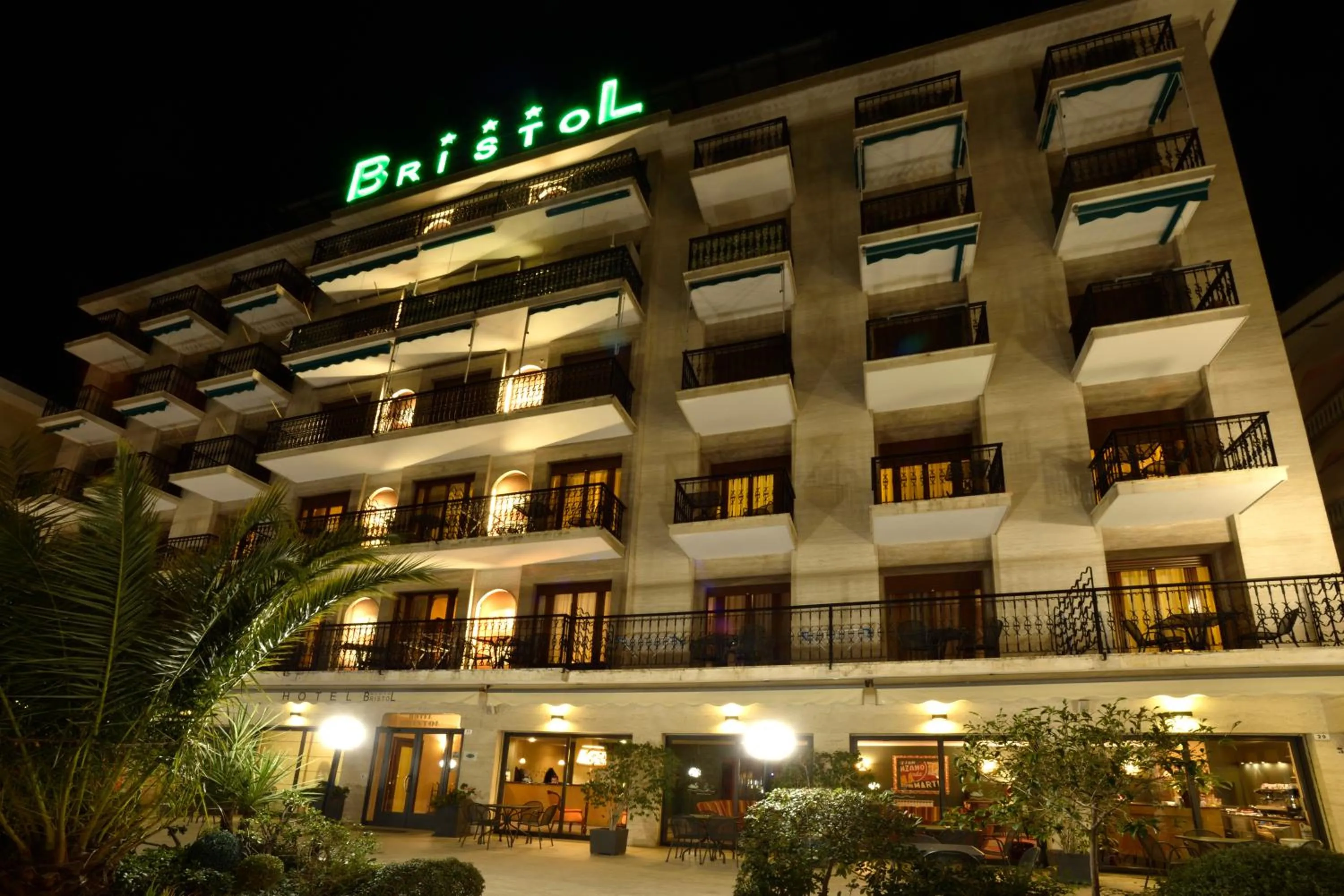 Facade/entrance in Hotel Bristol
