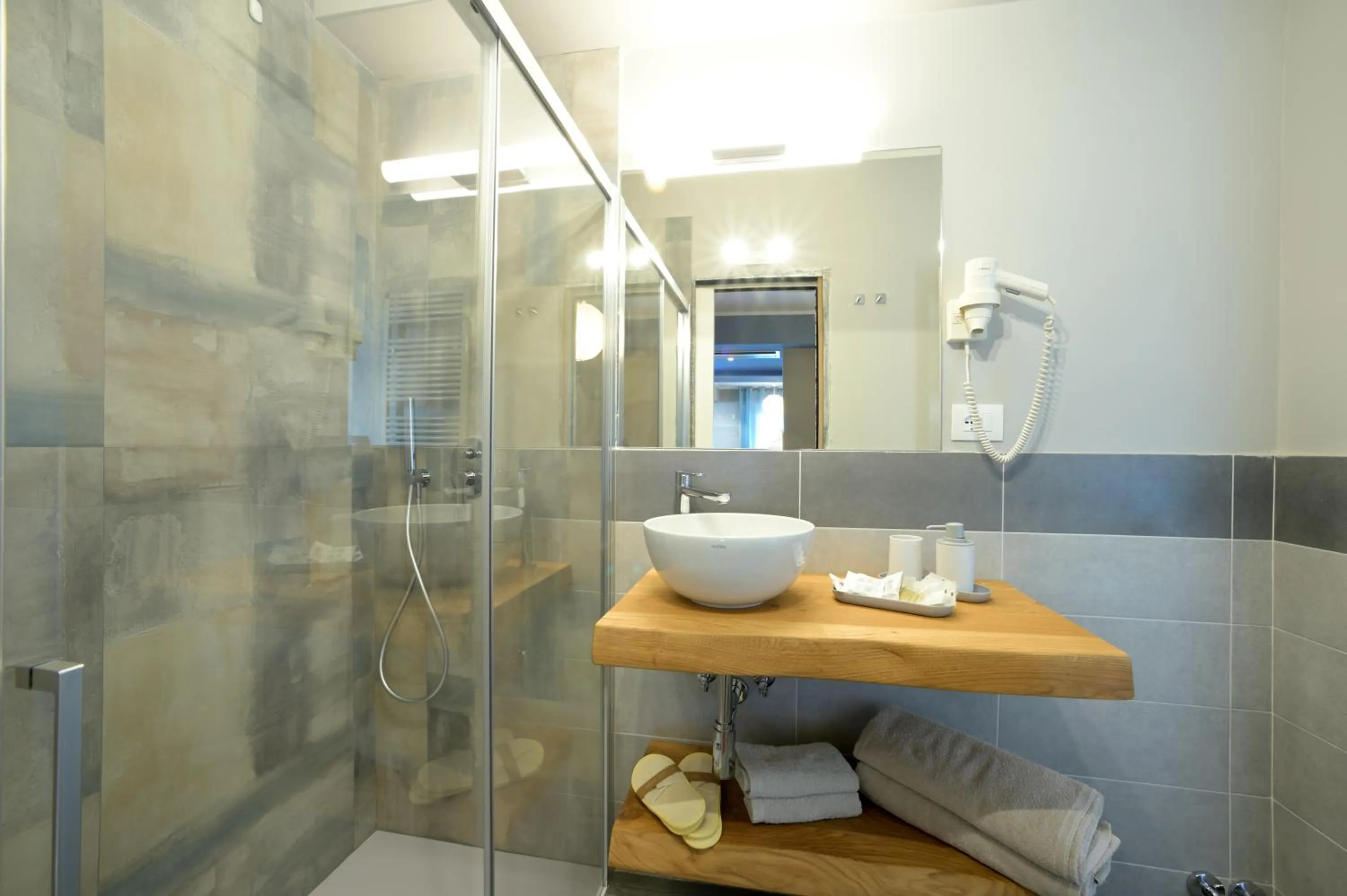 Shower in Hotel Bristol