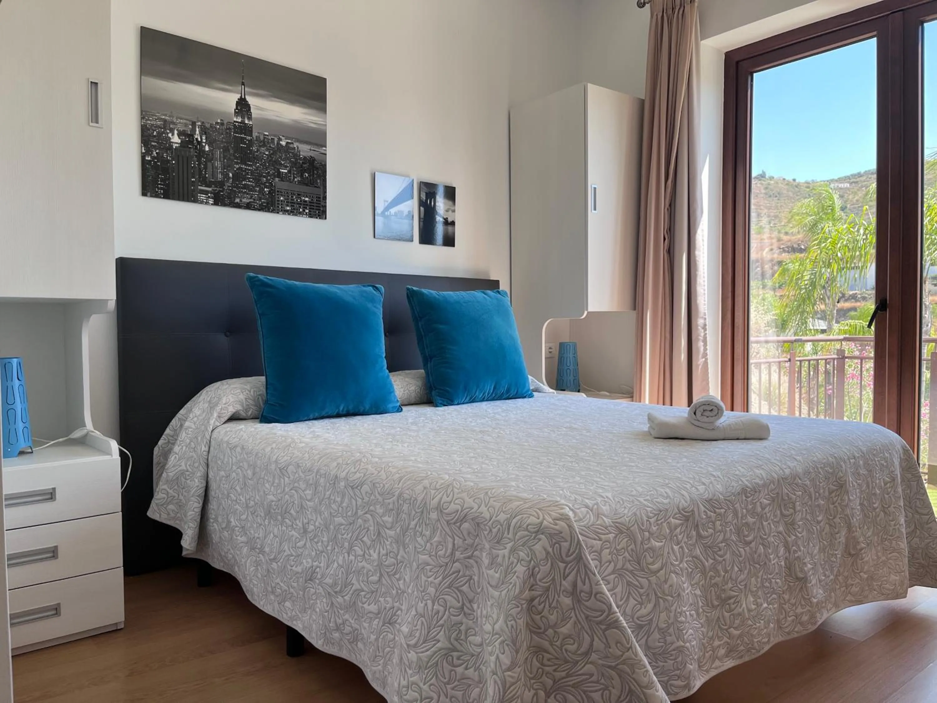 Photo of the whole room, Bed in Balcones de Bentomiz