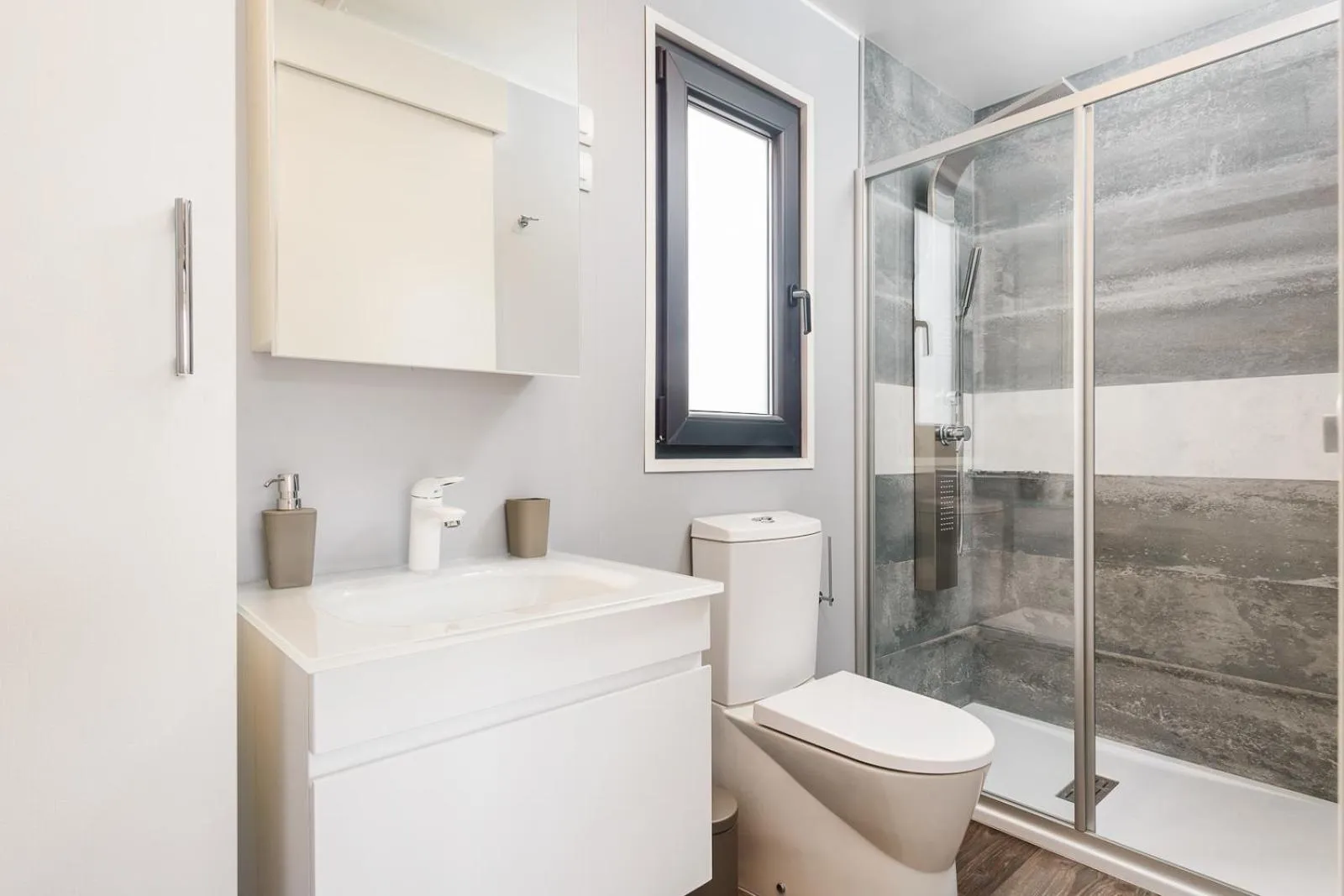 Shower in Mobile Homes Camping Santa Marina, Lanterna