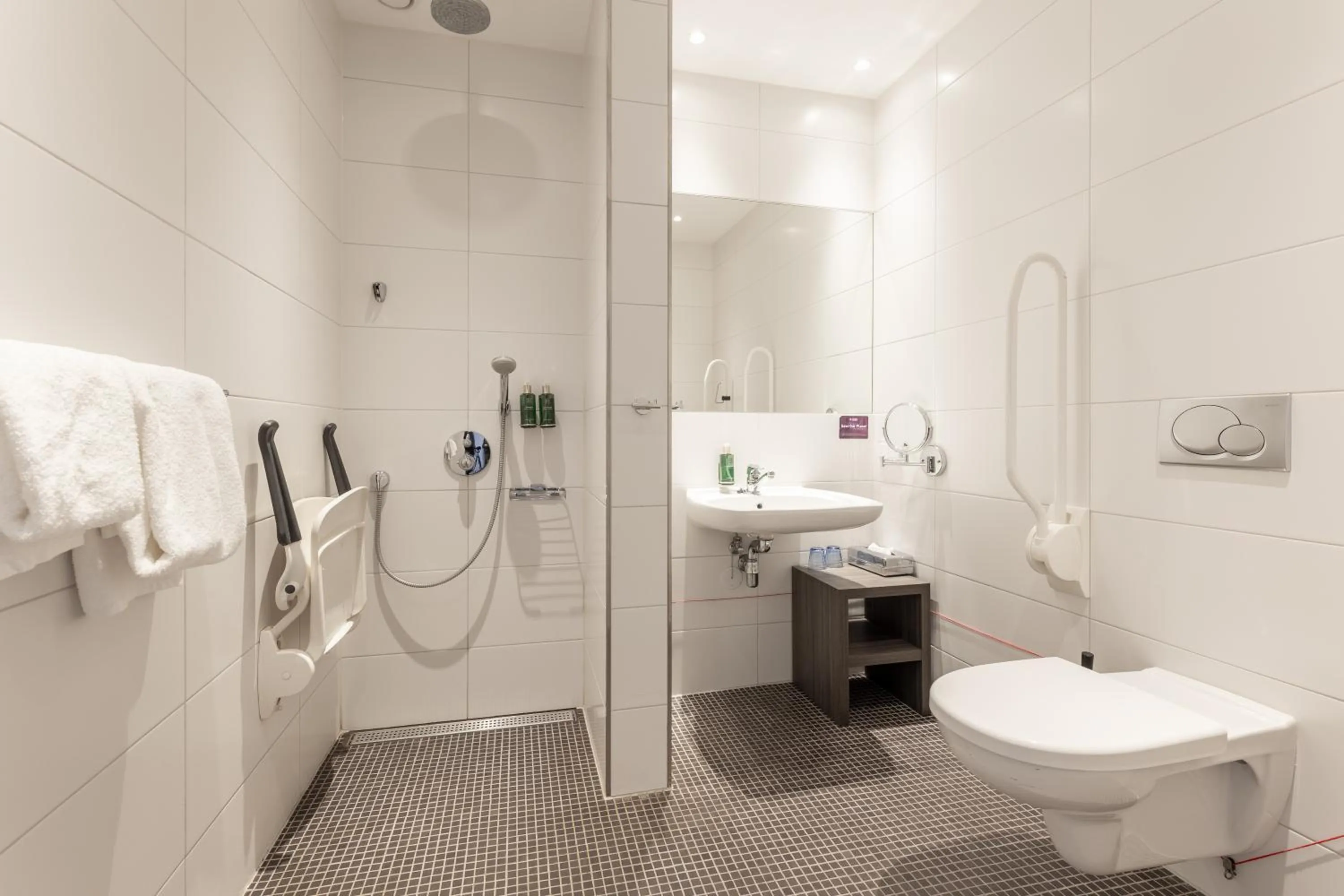 Shower in Hotel Lumen Zwolle