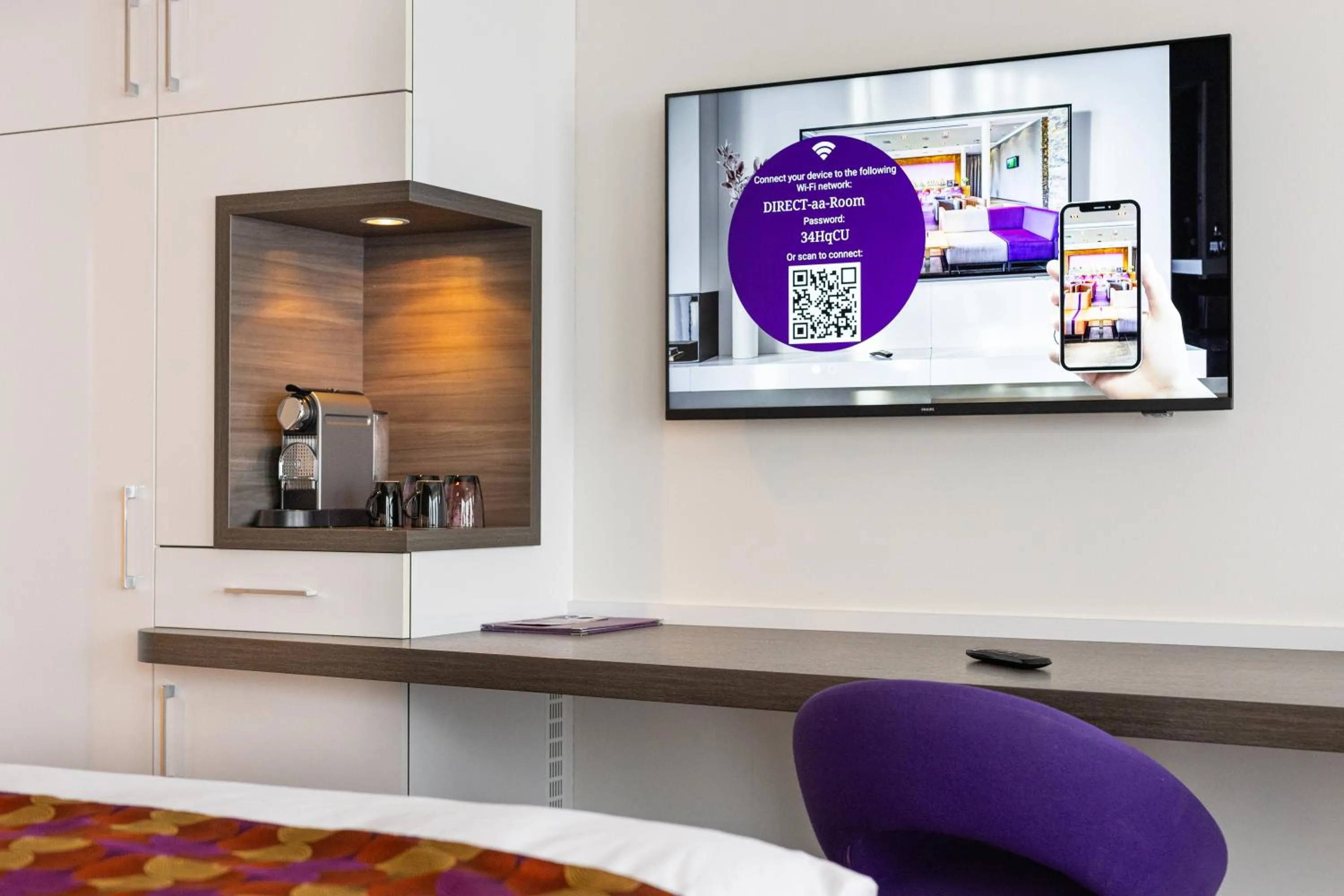 TV and multimedia, Bed in Hotel Lumen Zwolle