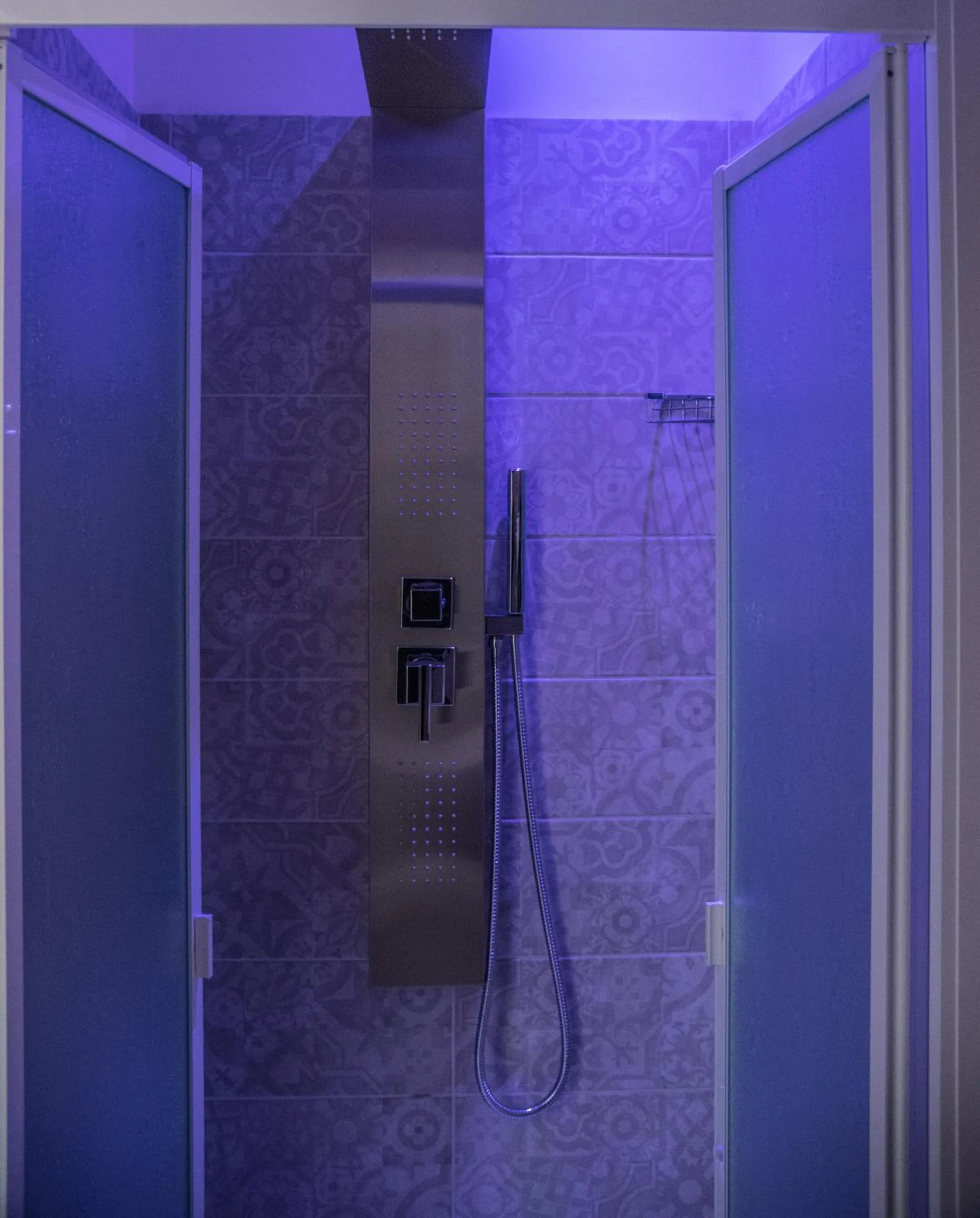 Shower in Inside Roma Rooms