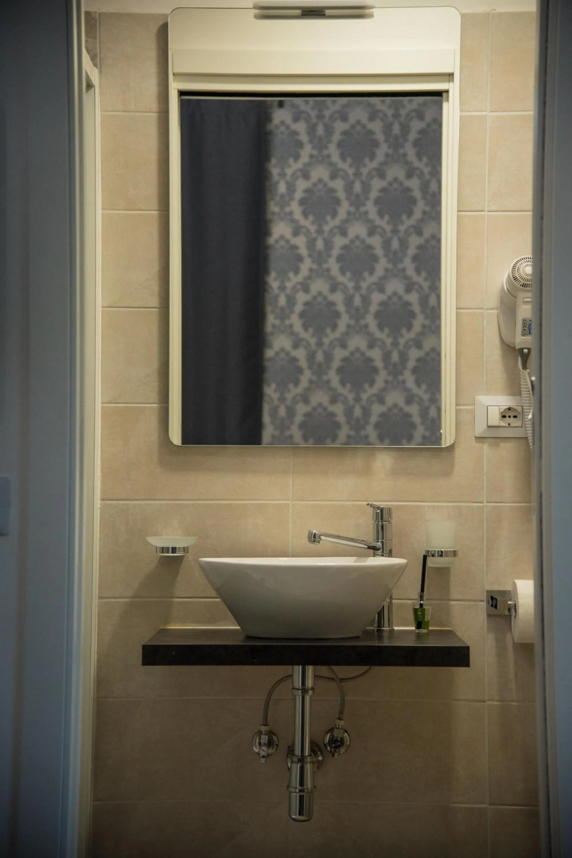 Bathroom in Inside Roma Rooms