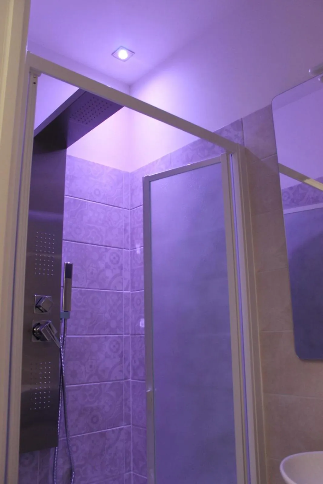 Bathroom in Inside Roma Rooms