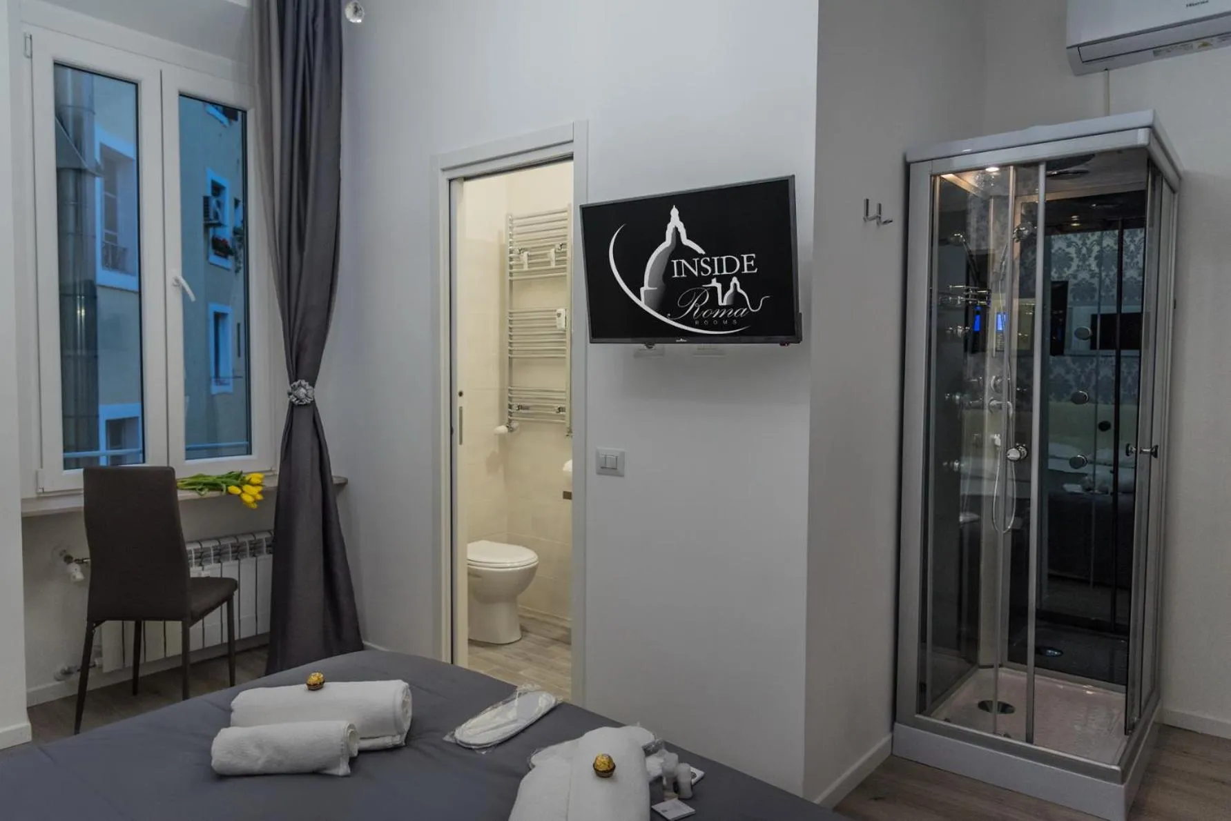 Photo of the whole room in Inside Roma Rooms