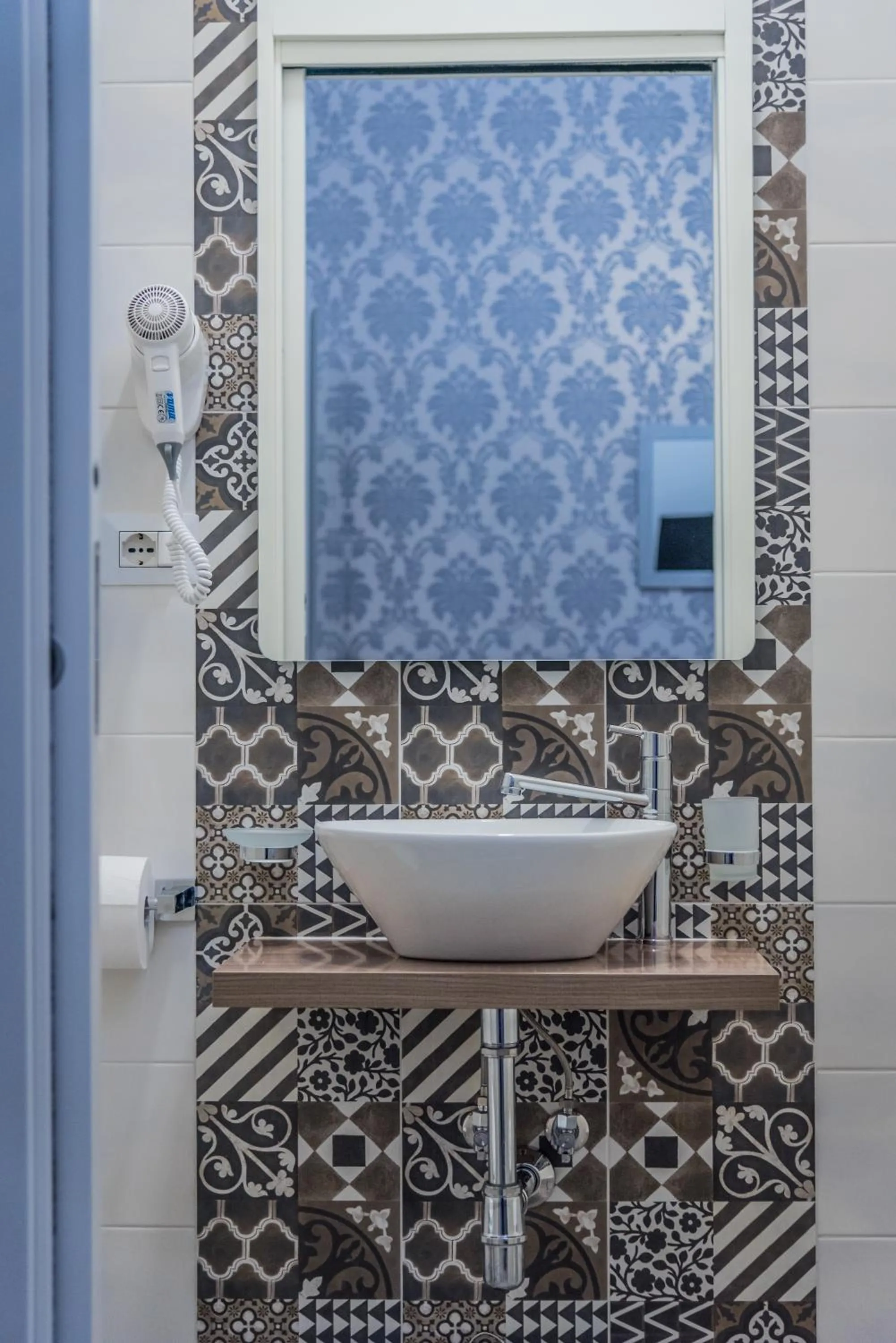 Bathroom in Inside Roma Rooms