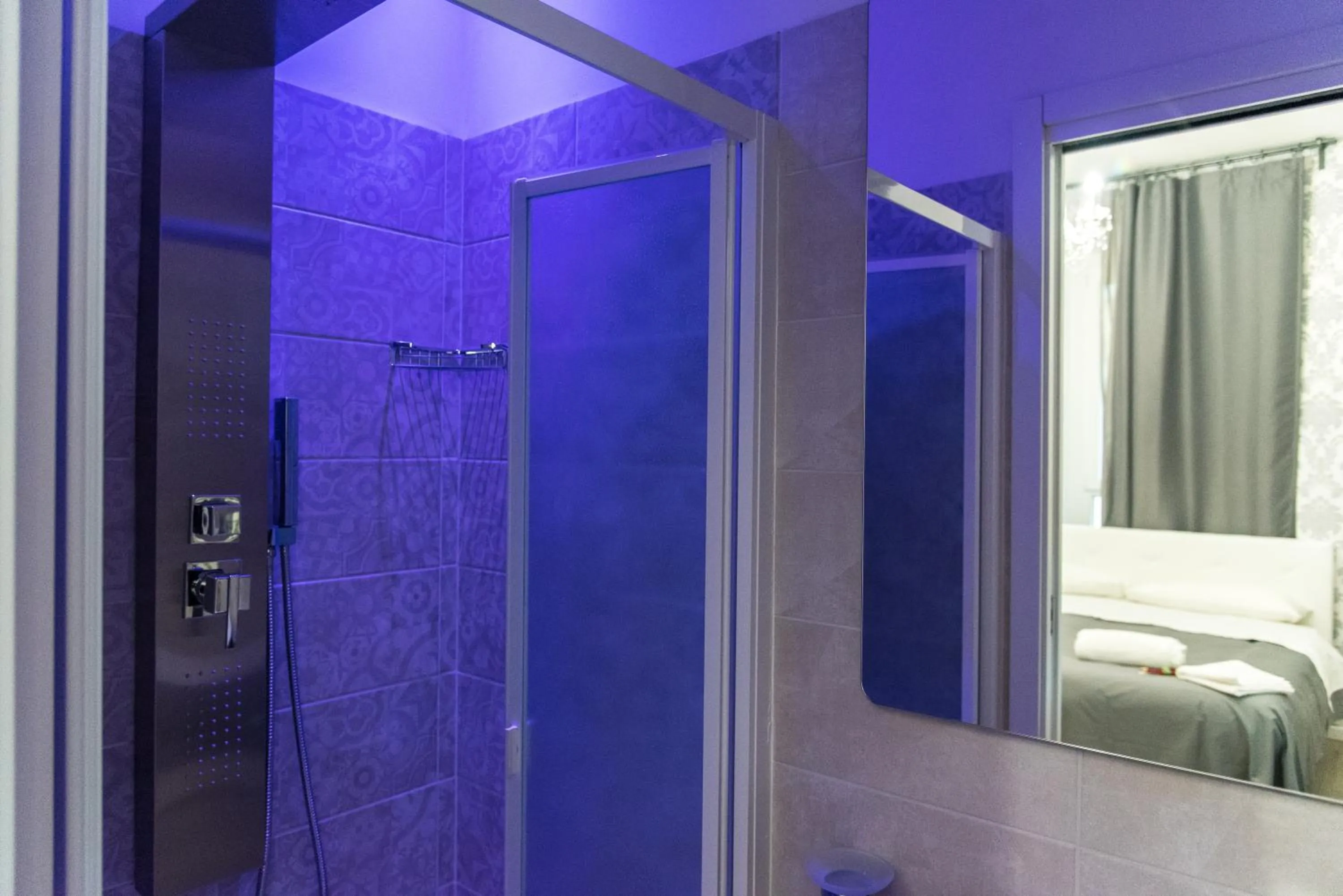 Shower in Inside Roma Rooms