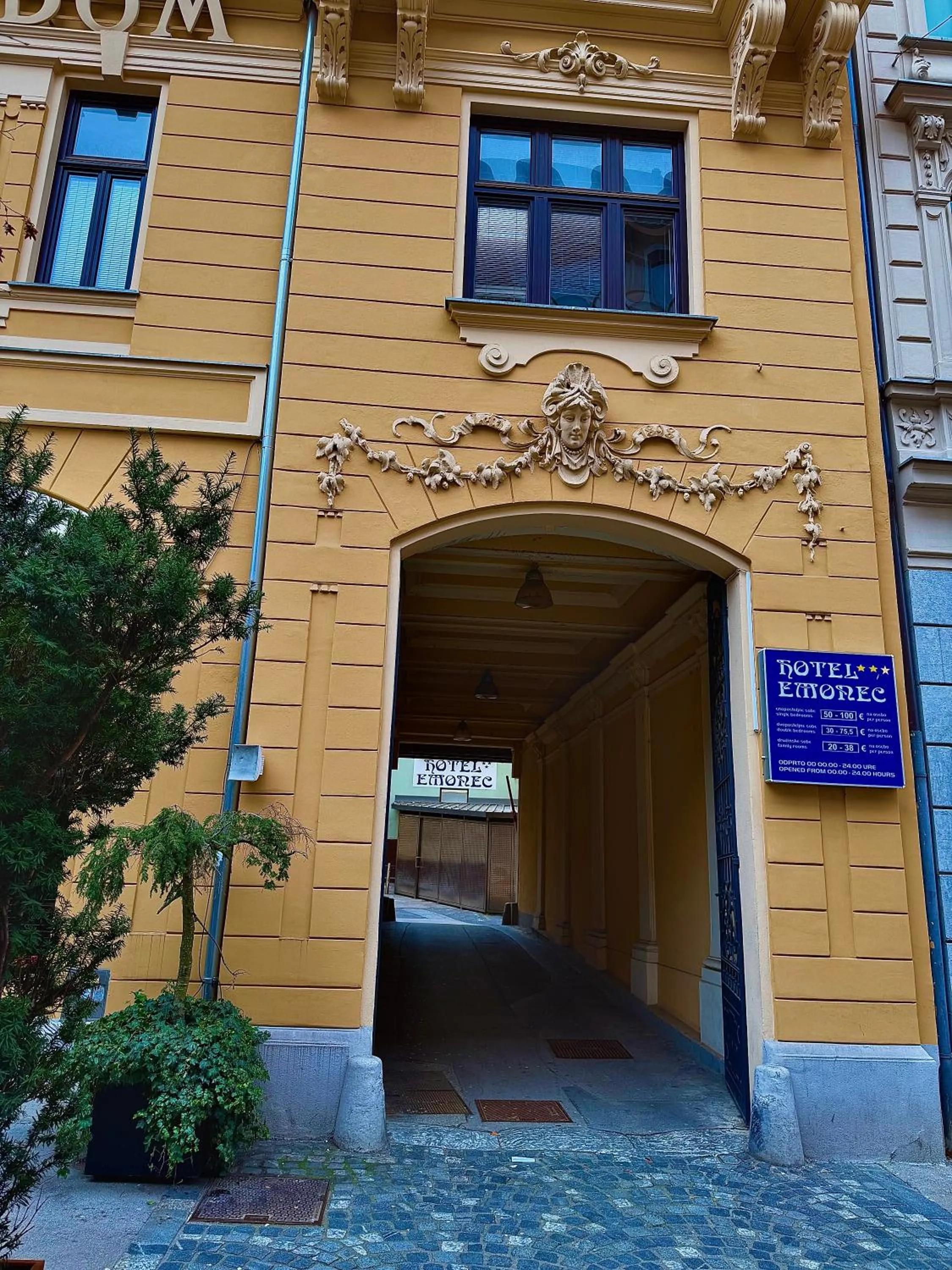 Property building in Hotel Emonec