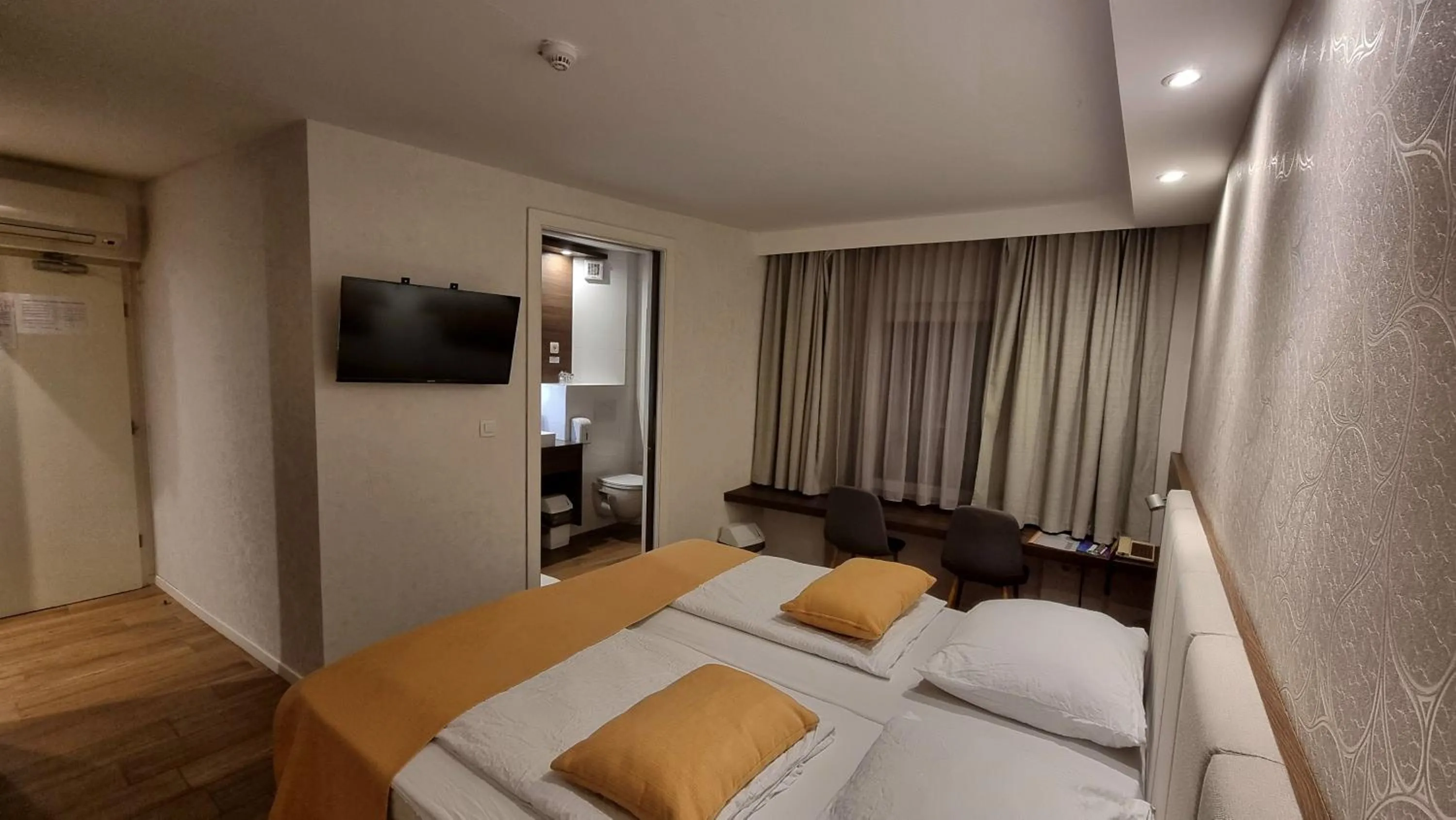 Bedroom, Bed in Hotel Emonec