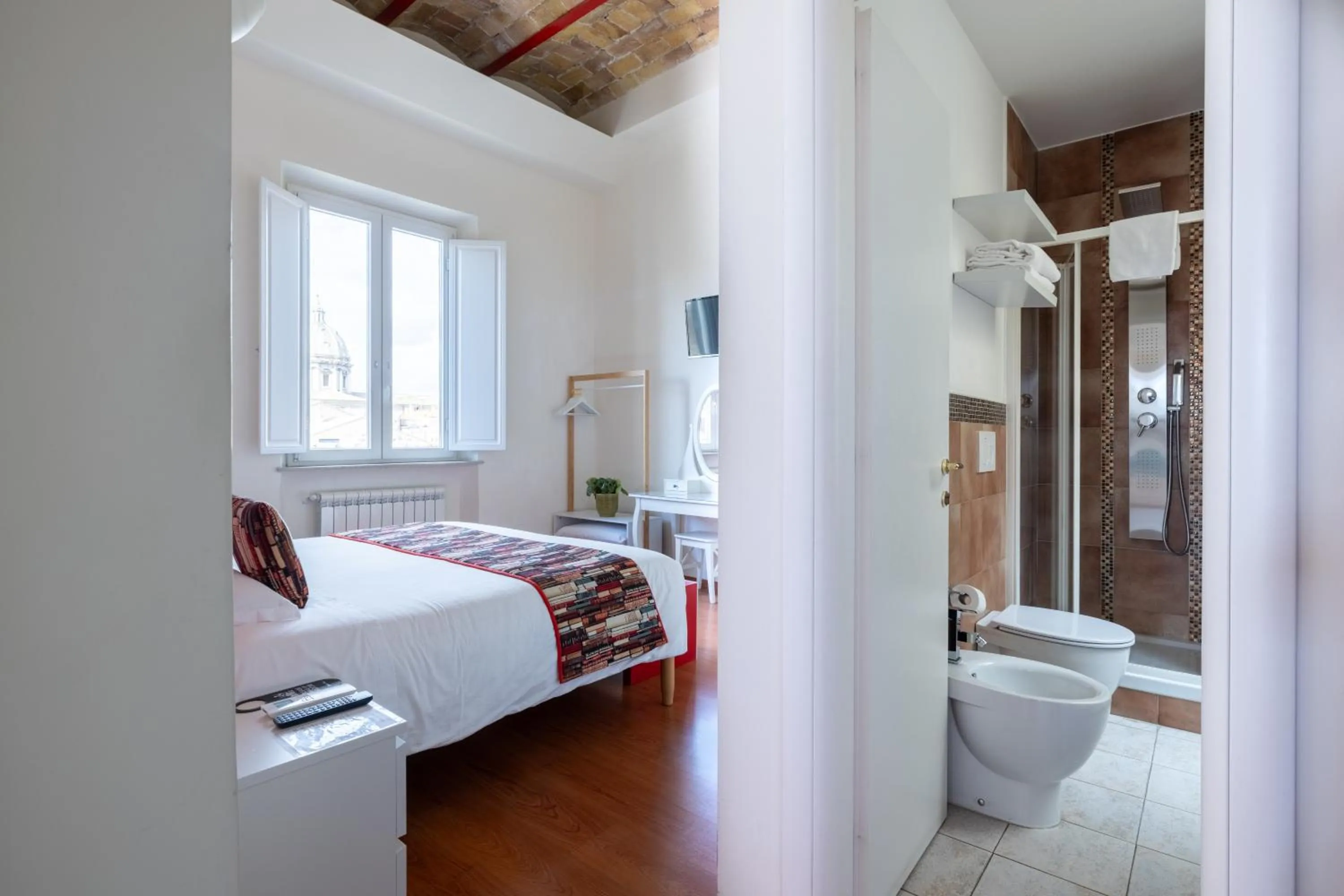 Toilet, Bed in Superior Relais FCollection Temple View