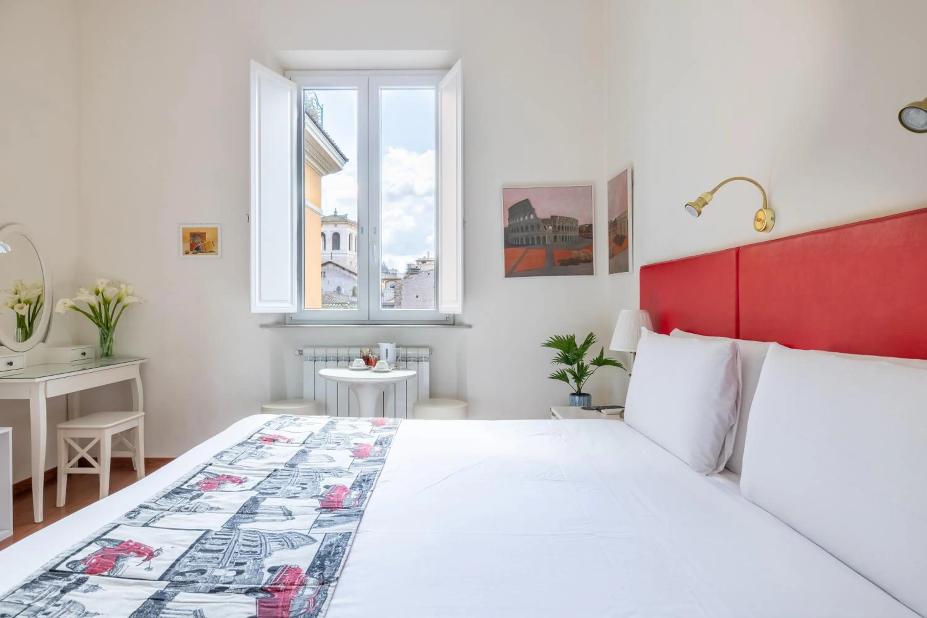 Photo of the whole room, Bed in Superior Relais FCollection Temple View