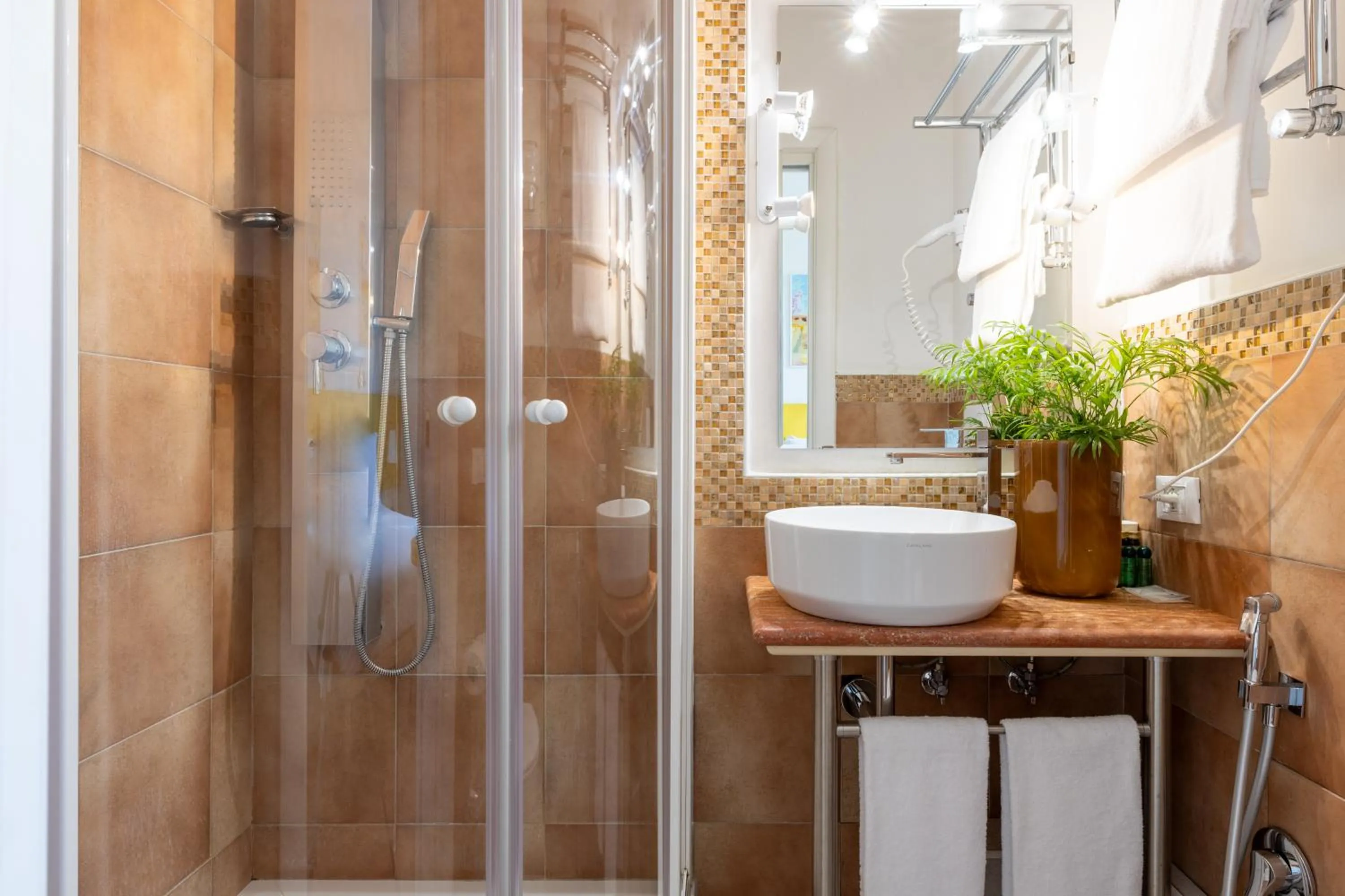 Shower in Superior Relais FCollection Temple View