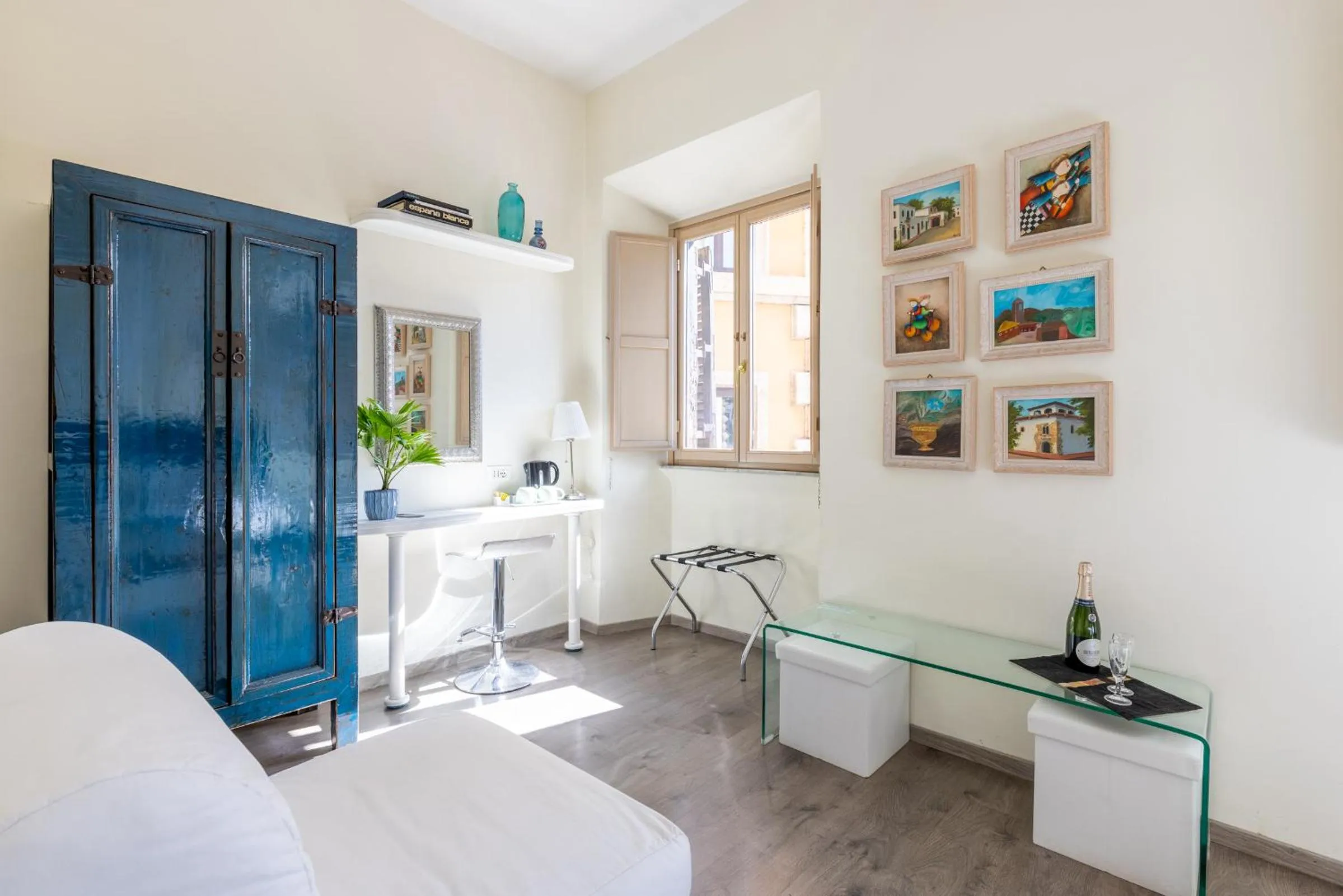 Bed in Superior Relais FCollection Temple View