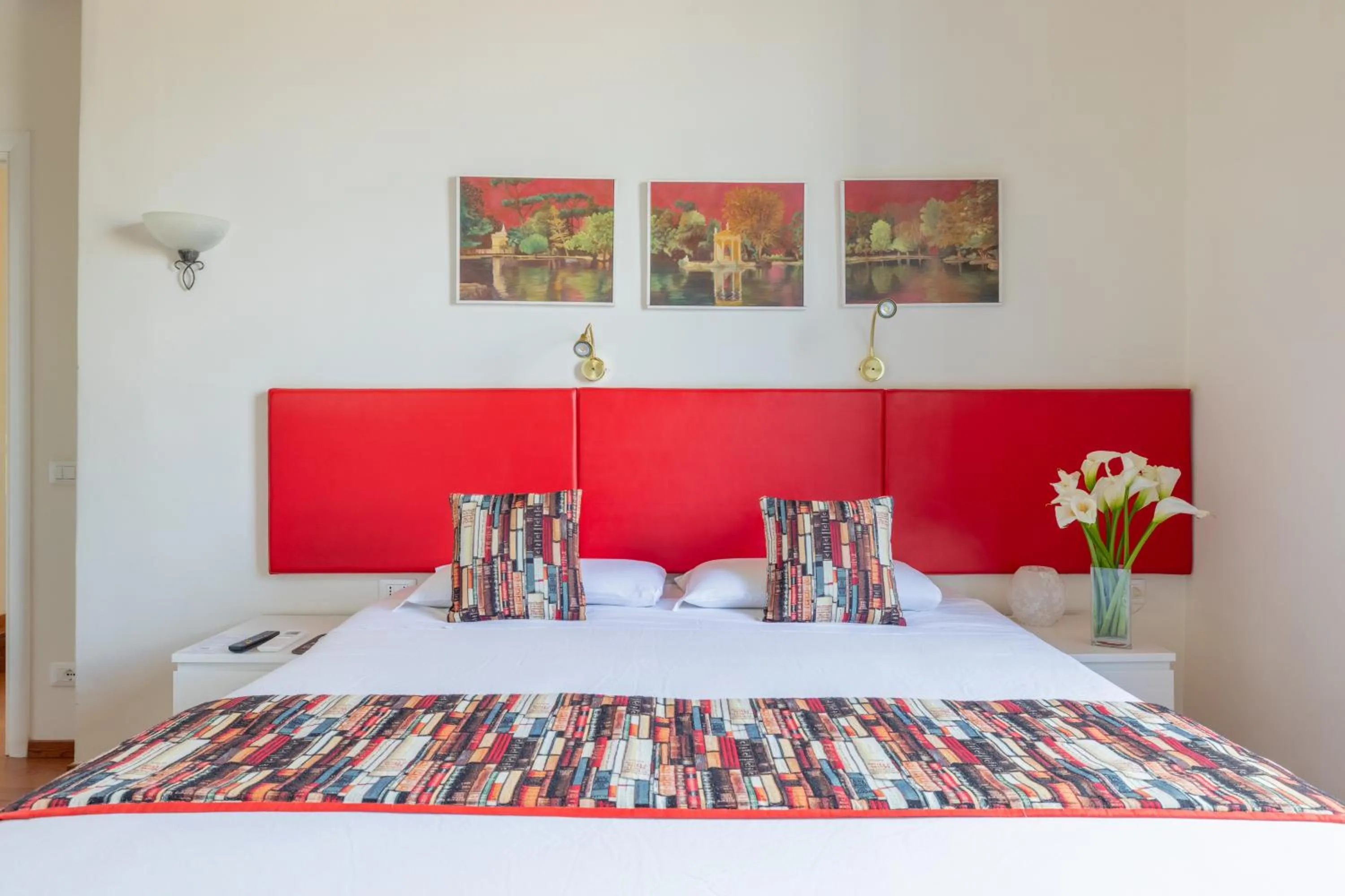 Photo of the whole room, Bed in Superior Relais FCollection Temple View