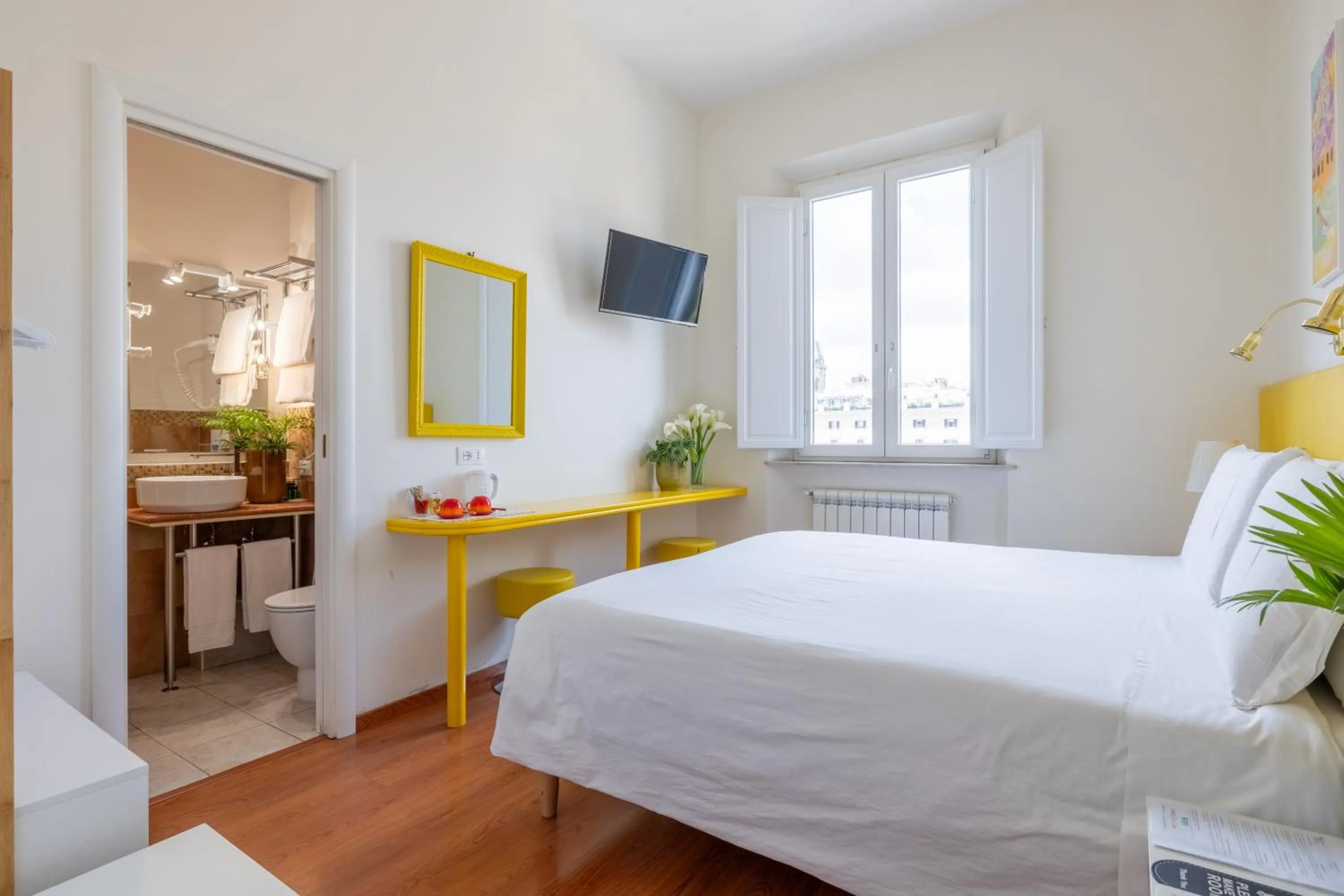 TV and multimedia, Bed in Superior Relais FCollection Temple View