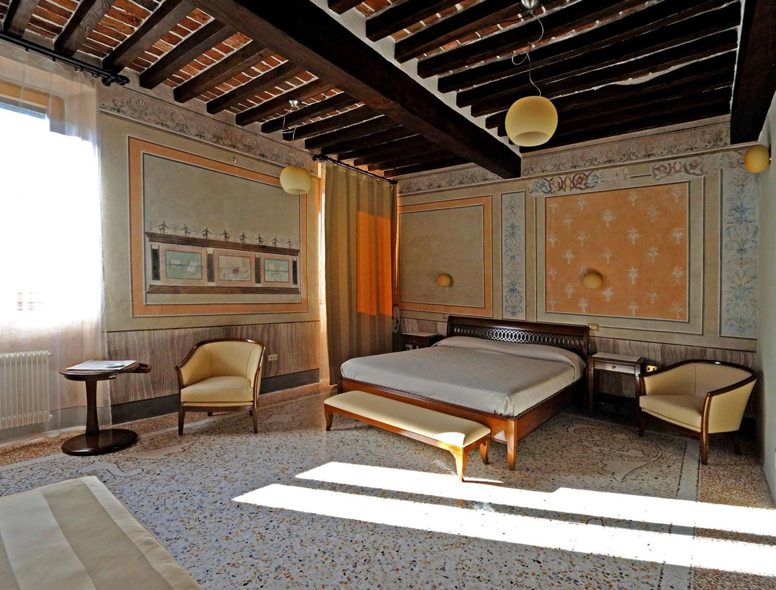 Photo of the whole room in Albergo Giulia Gonzaga