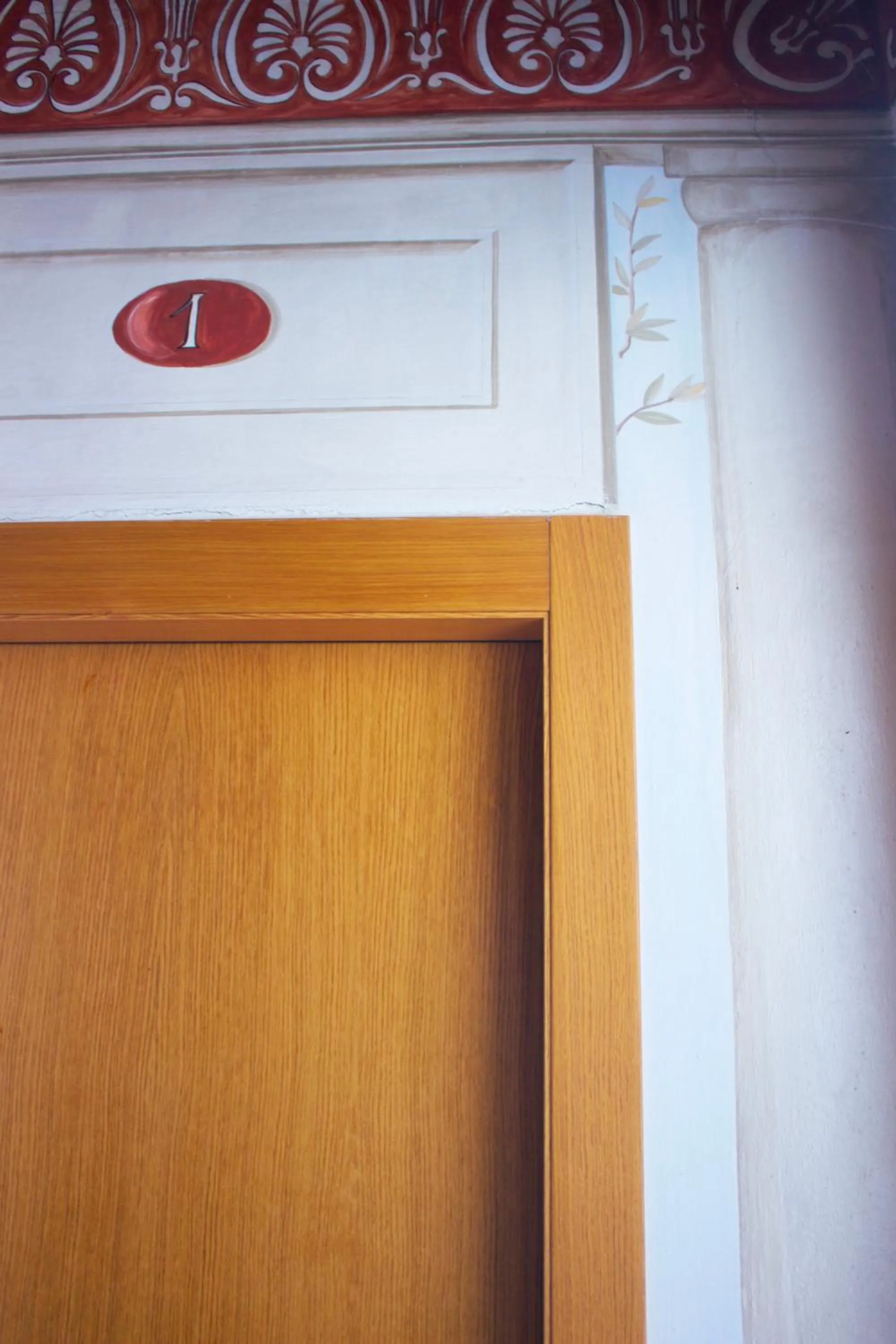 Decorative detail in Albergo Giulia Gonzaga