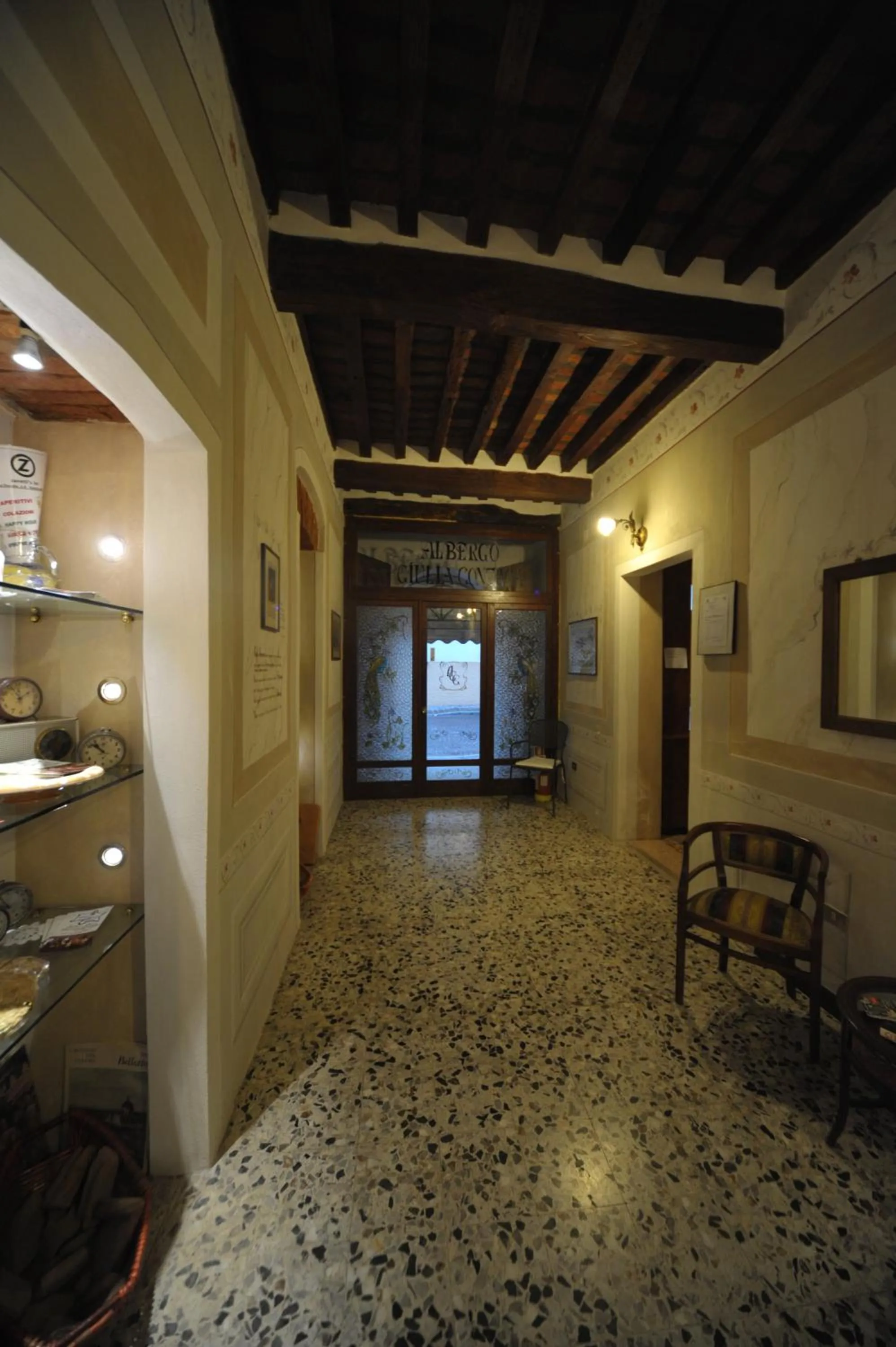 Lobby or reception in Albergo Giulia Gonzaga