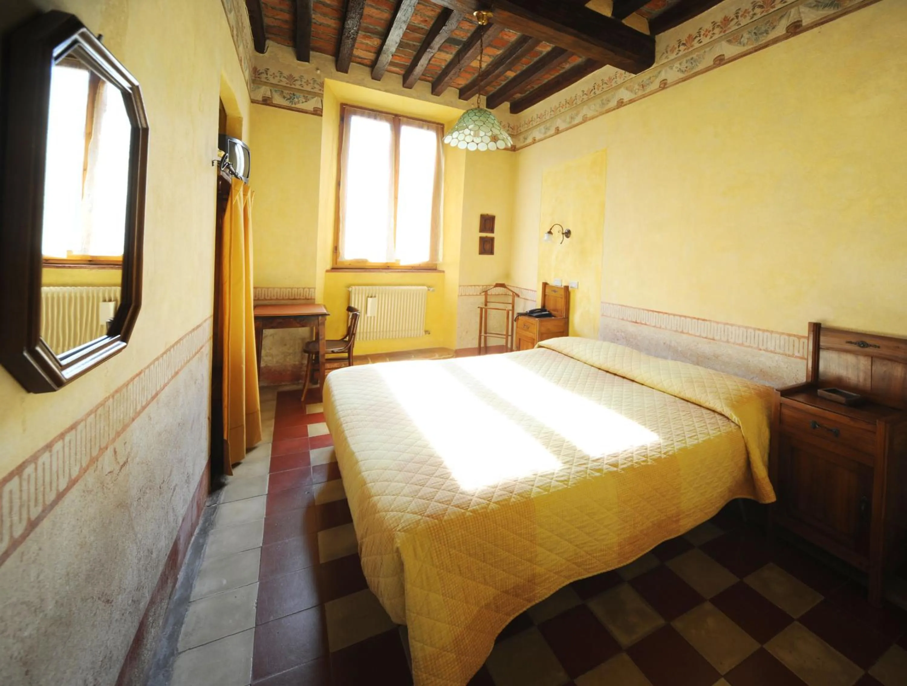 Photo of the whole room, Bed in Albergo Giulia Gonzaga