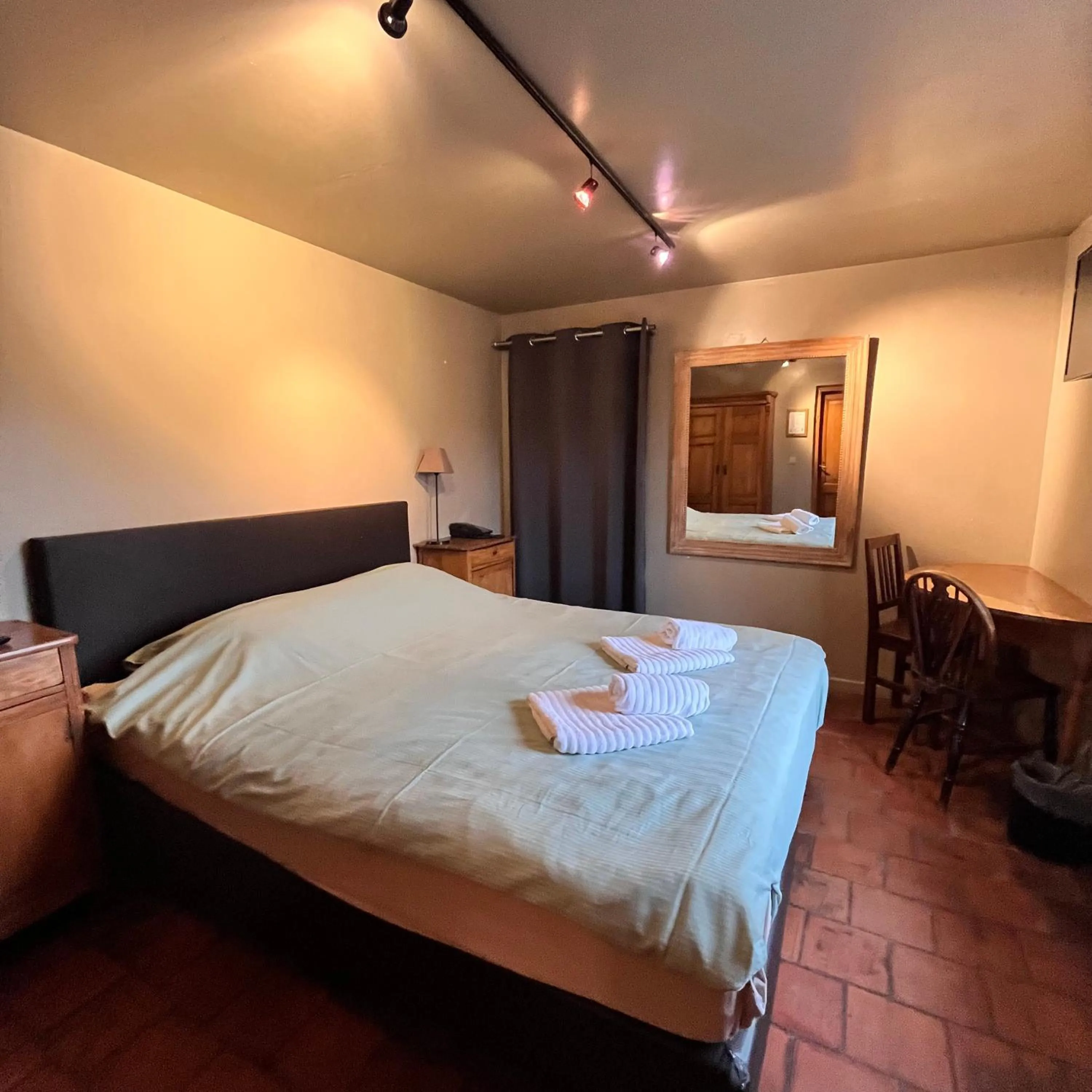 Bathroom, Bed in Orshof