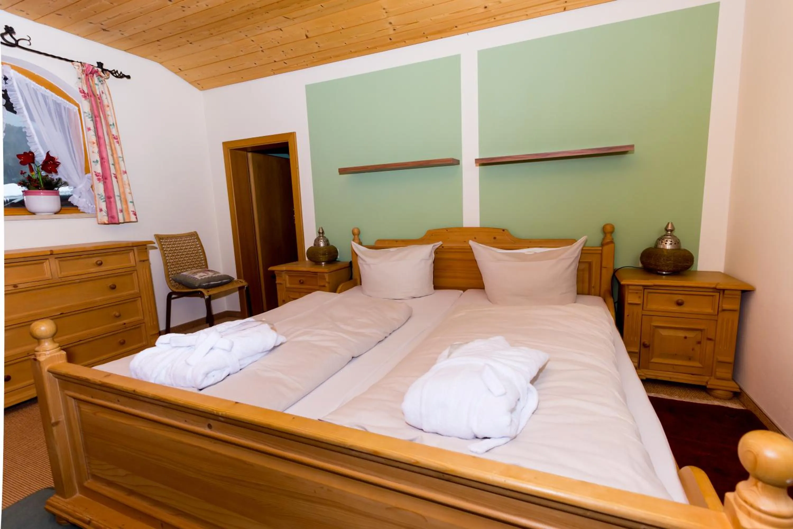 Photo of the whole room, Bed in DEVA Hotel Kaiserblick