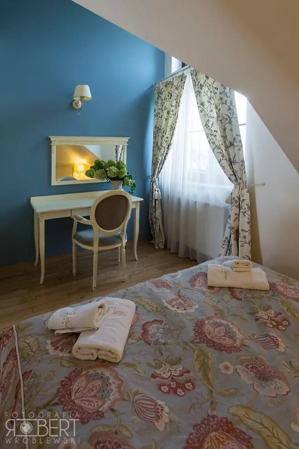 Bed in Villa Estera - Hotel & Restauracja