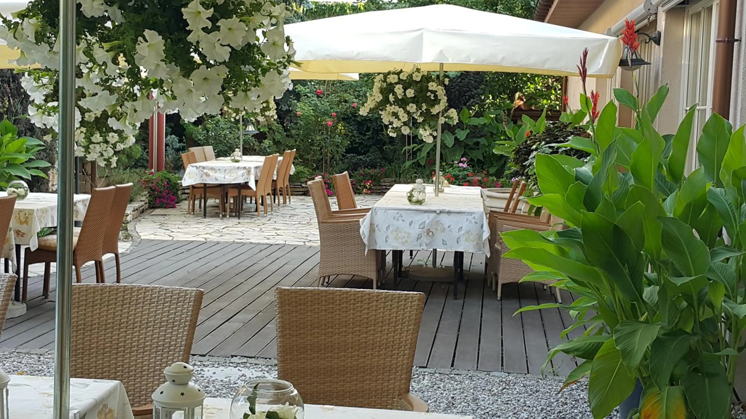 Patio in Villa Estera - Hotel & Restauracja