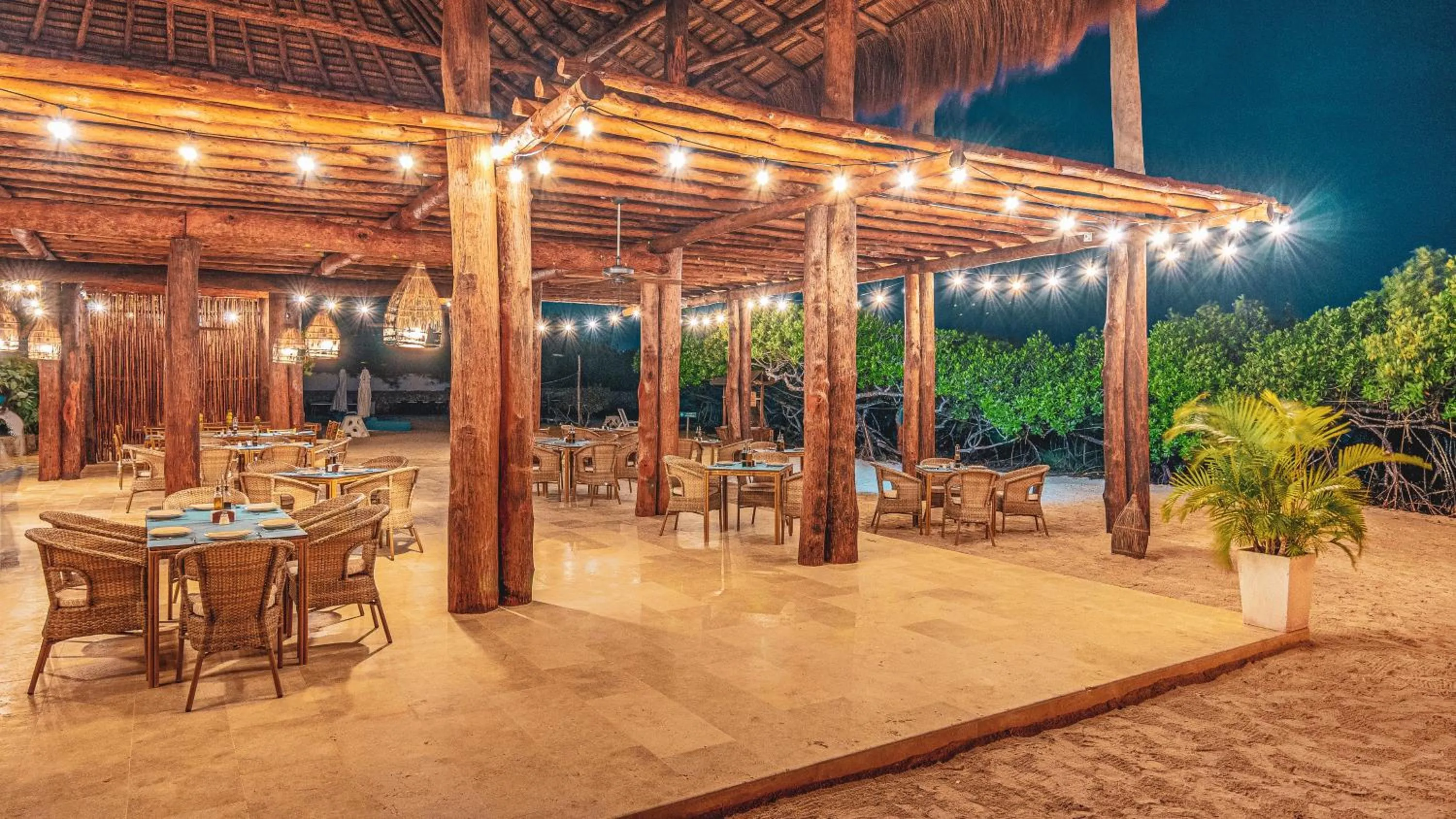 Restaurant/places to eat in Aura Hotel Barú