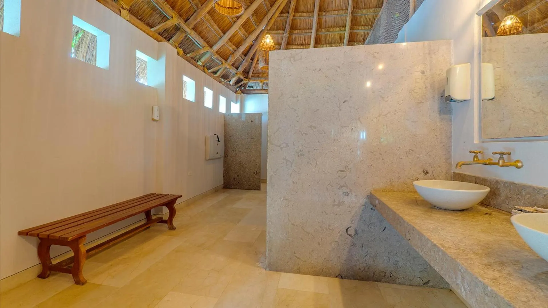 Shower in Aura Hotel Barú