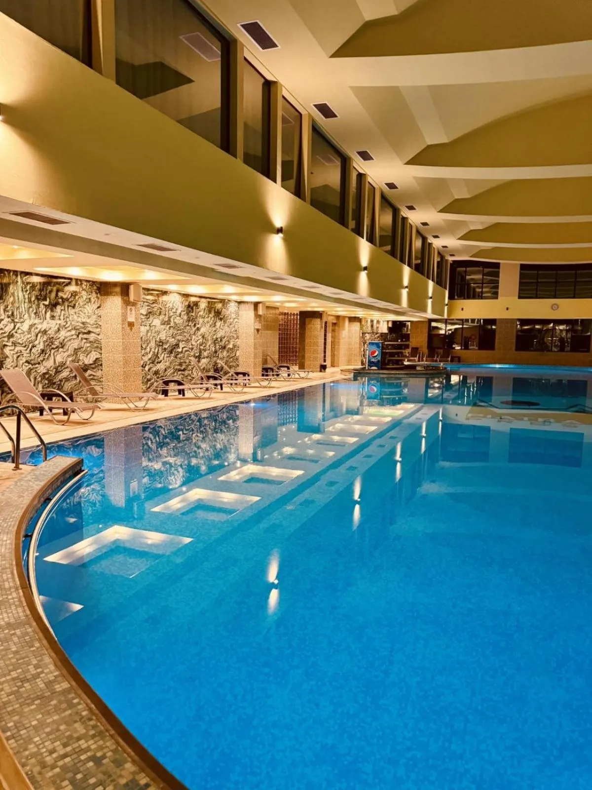 Swimming pool in Hotel Piatra Mare