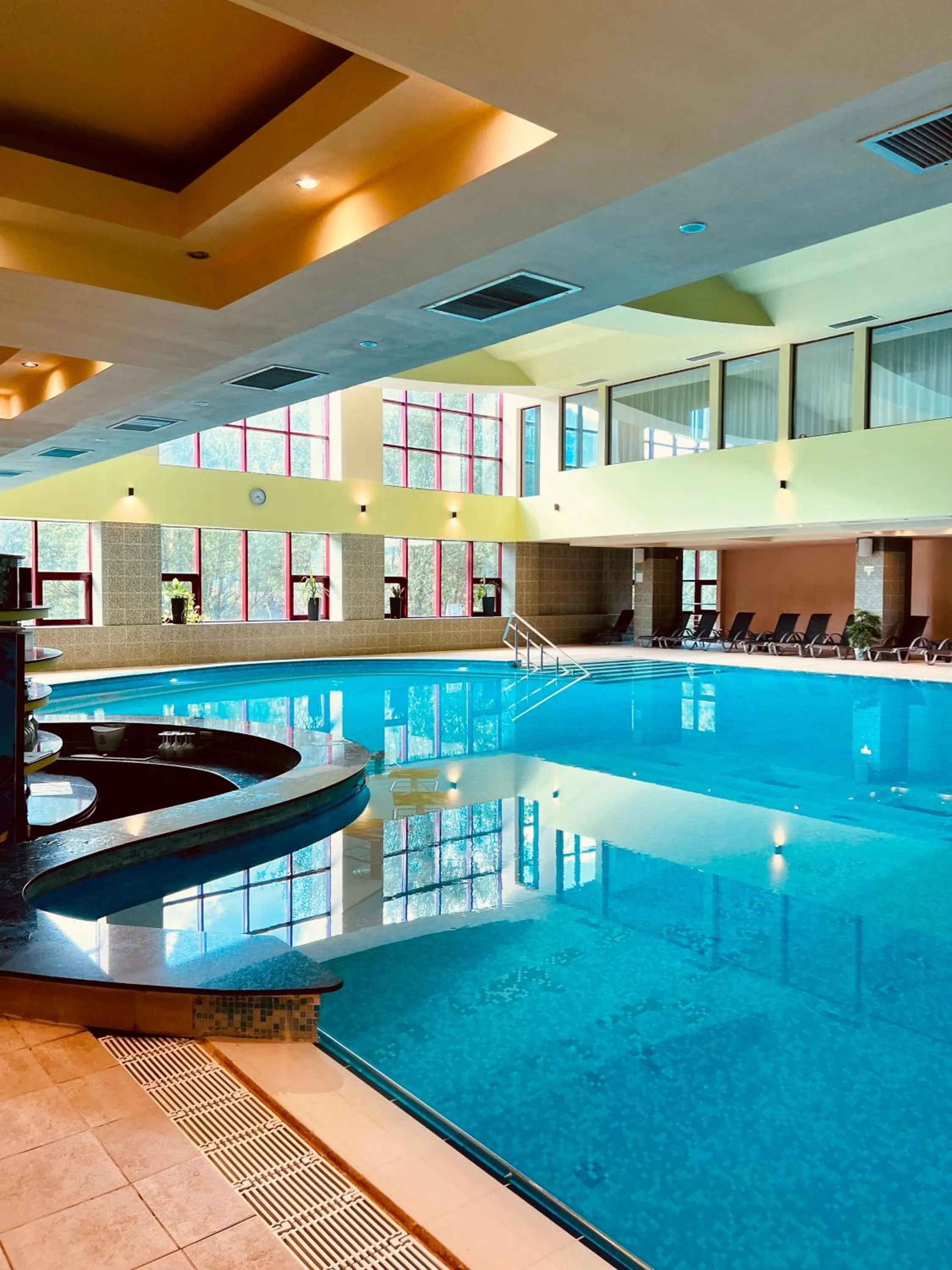 Swimming pool in Hotel Piatra Mare