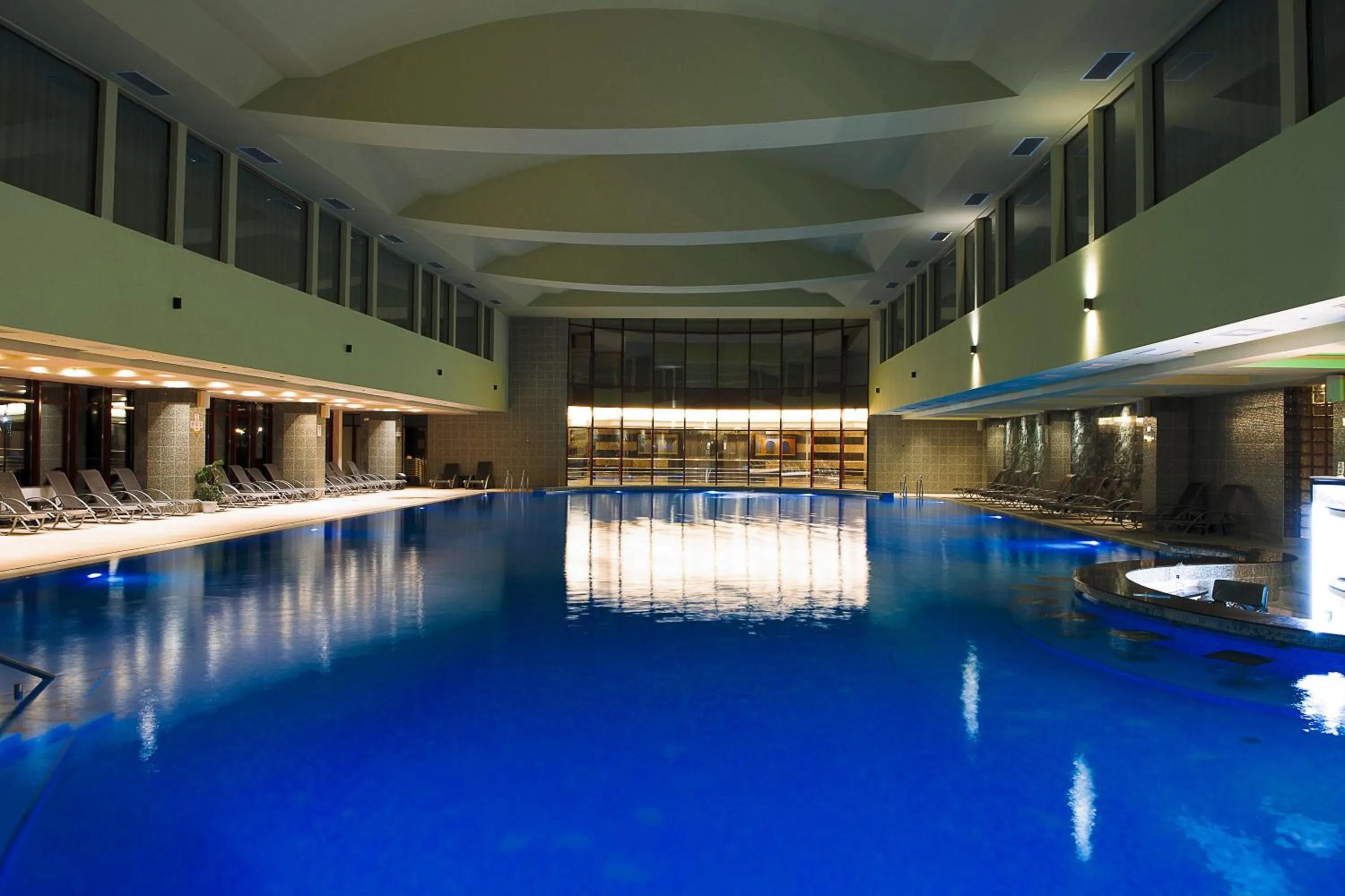Swimming pool in Hotel Piatra Mare