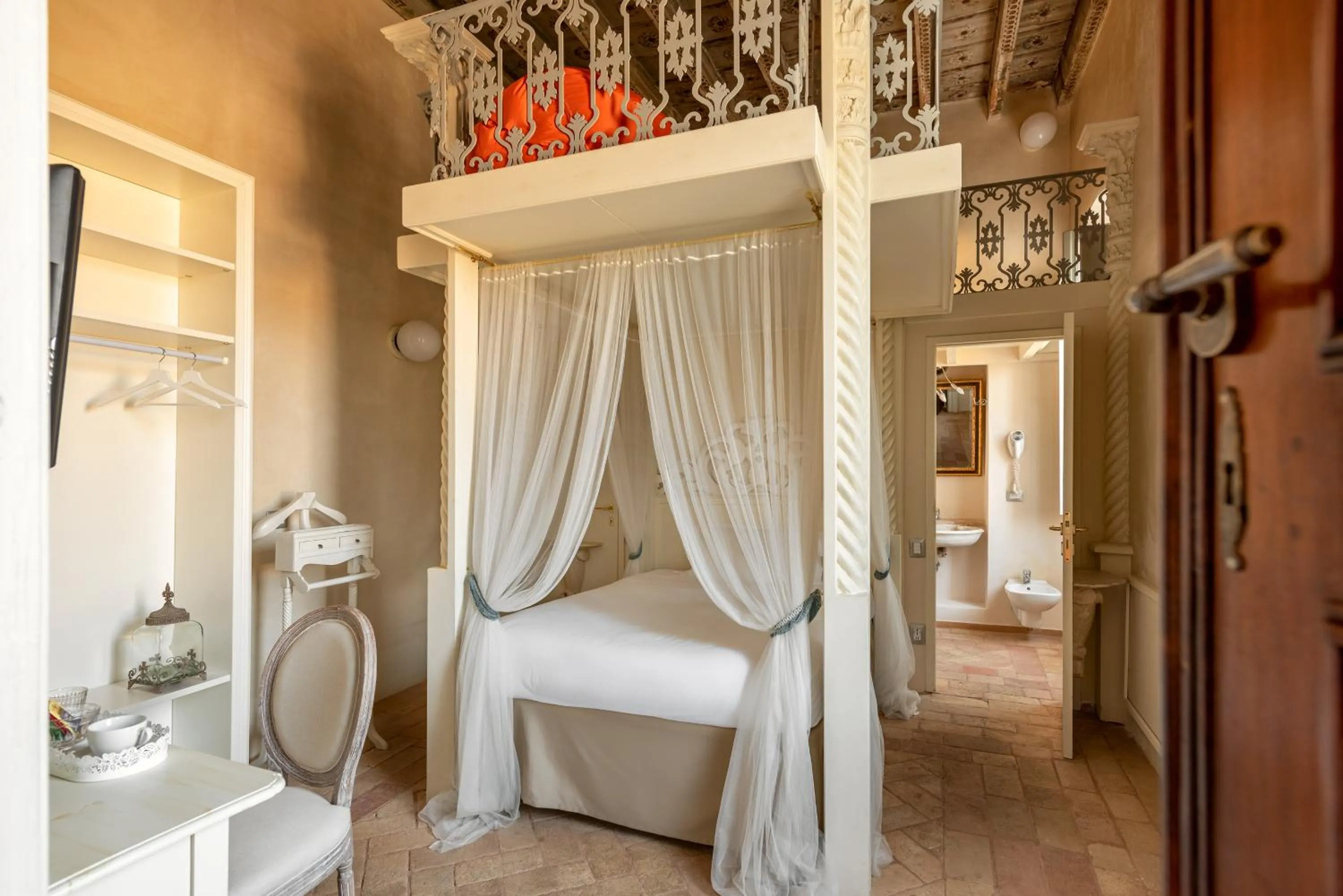 Bed in Hotel Palazzo Novello