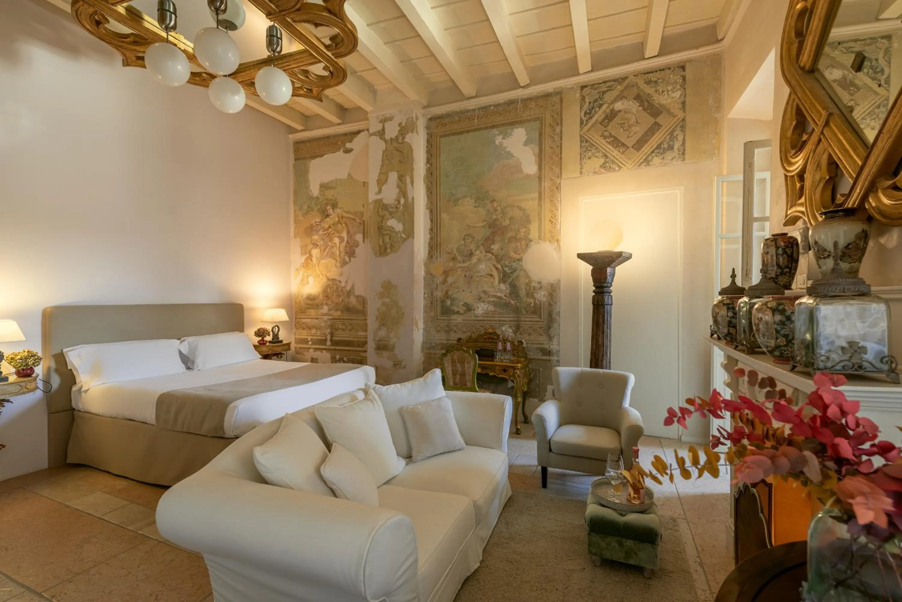 Living room, Bed in Hotel Palazzo Novello