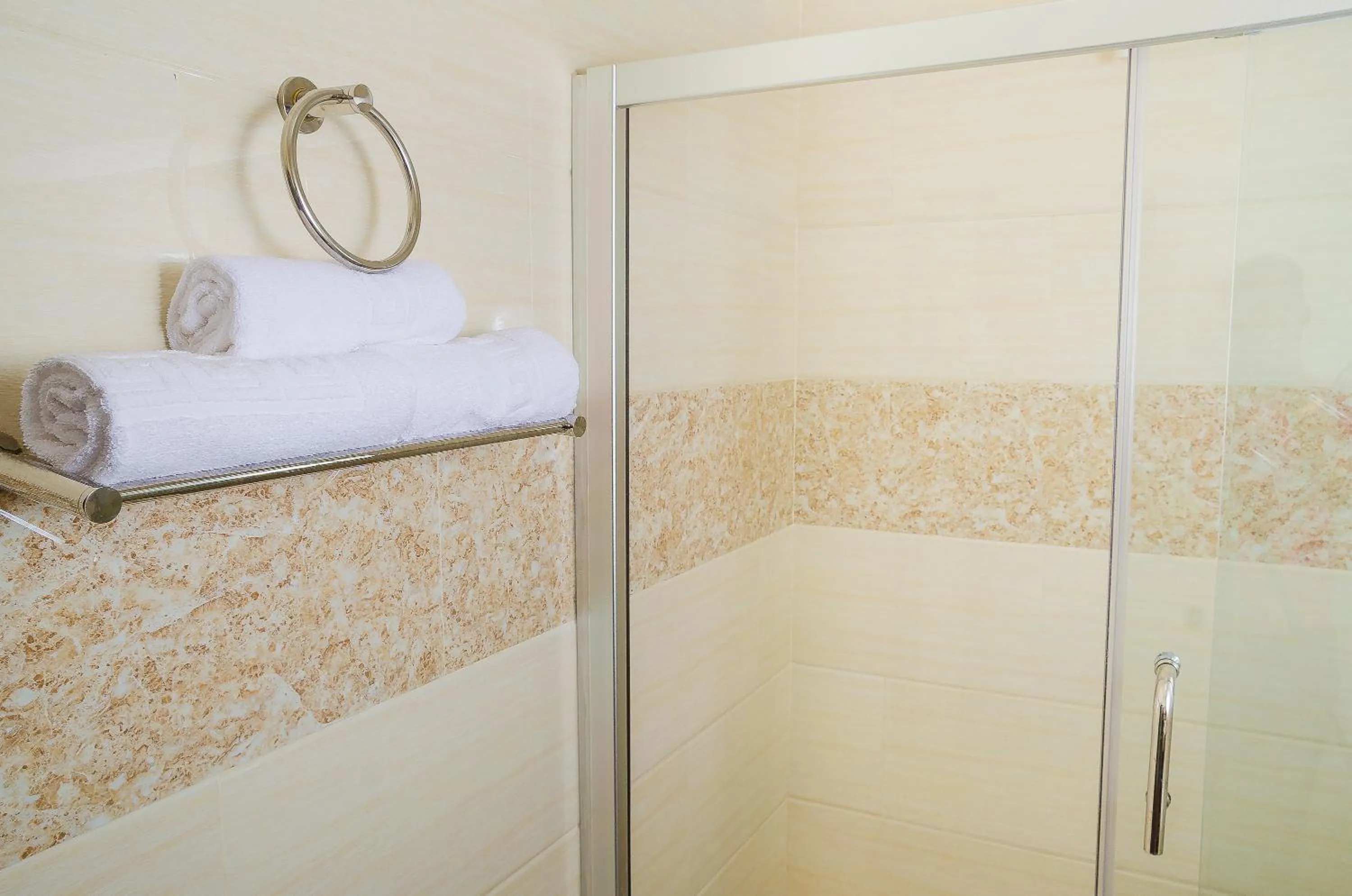 Bathroom, Bed in The Bellagio Getaway